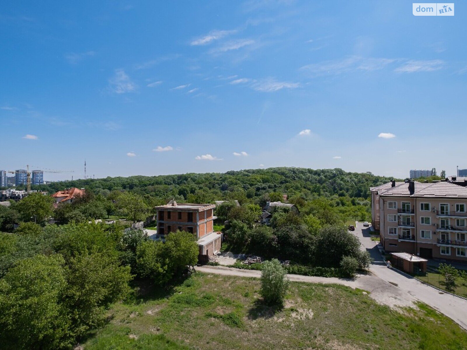 однокомнатная квартира с мебелью в Киеве, район Саперная Слободка, на ул. Бугская 8 в аренду на долгий срок помесячно фото 1