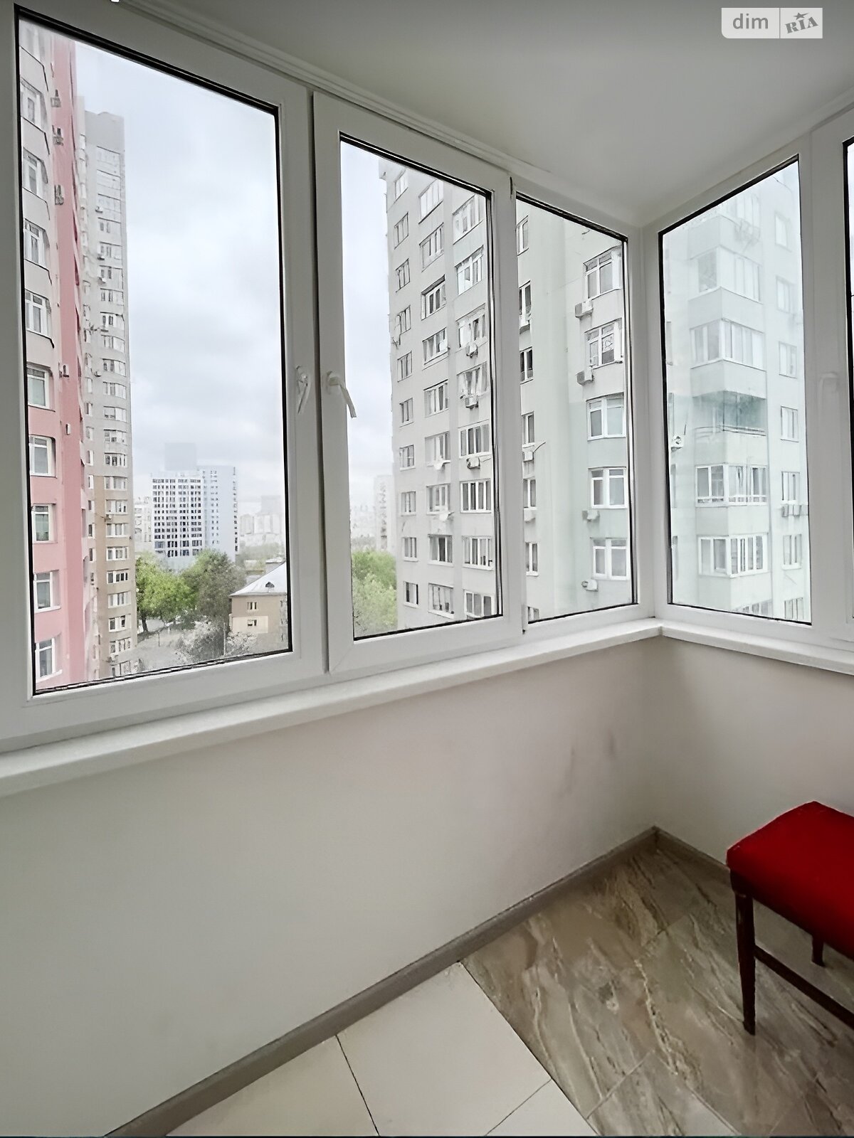 однокімнатна квартира в Києві, район Саперна Слобідка, на вул. Феодосійська 3В в довготривалу оренду помісячно фото 1 однокімнатна квартира в Києві, район Саперна Слобідка, на вул. Феодосійська 3В в довготривалу оренду помісячно фото 1