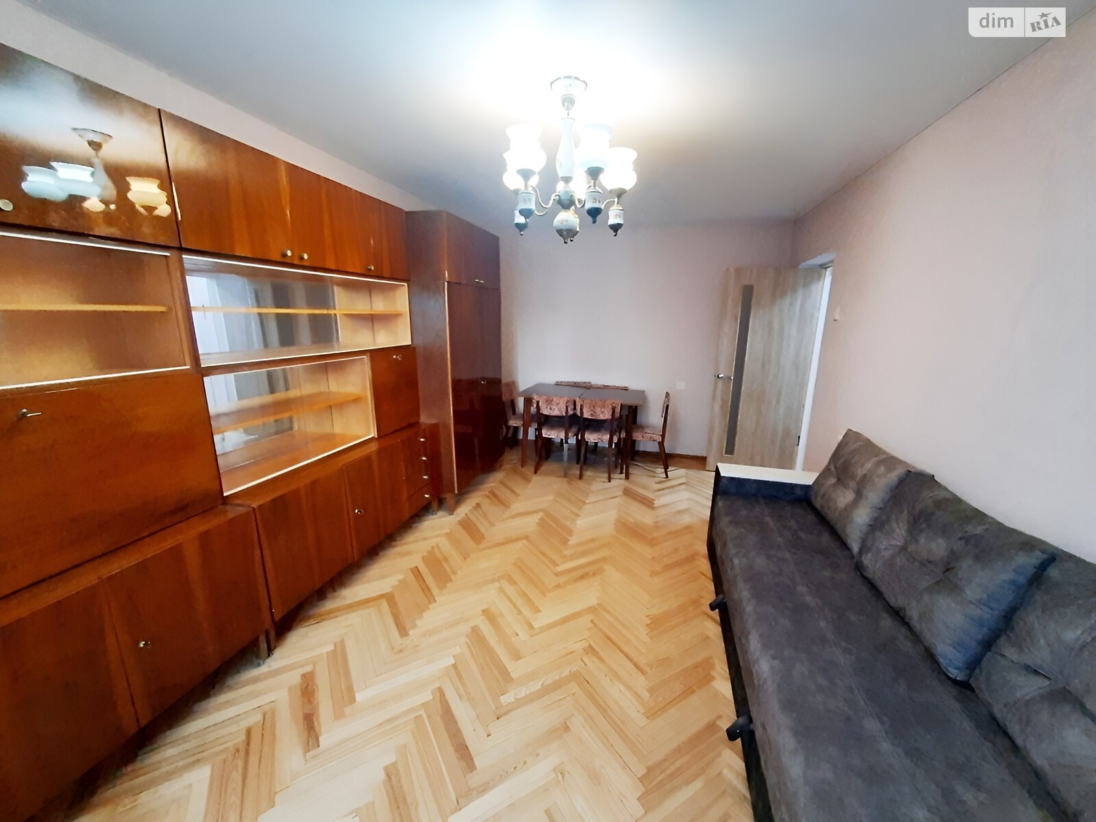 трикімнатна квартира в Києві, район Саперне Поле, на вул. Чеська 6 в довготривалу оренду помісячно фото 1 трикімнатна квартира в Києві, район Саперне Поле, на вул. Чеська 6 в довготривалу оренду помісячно фото 1