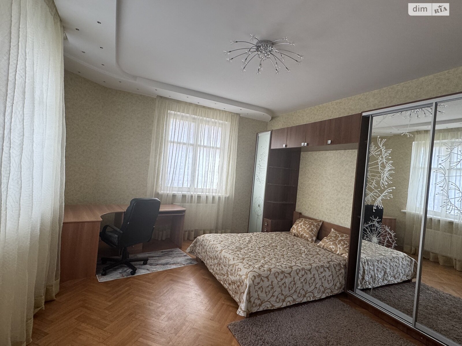 трехкомнатная квартира в Киеве, район Саперное Поле, на ул. Коновальца Евгения 32Б в аренду на долгий срок помесячно фото 1