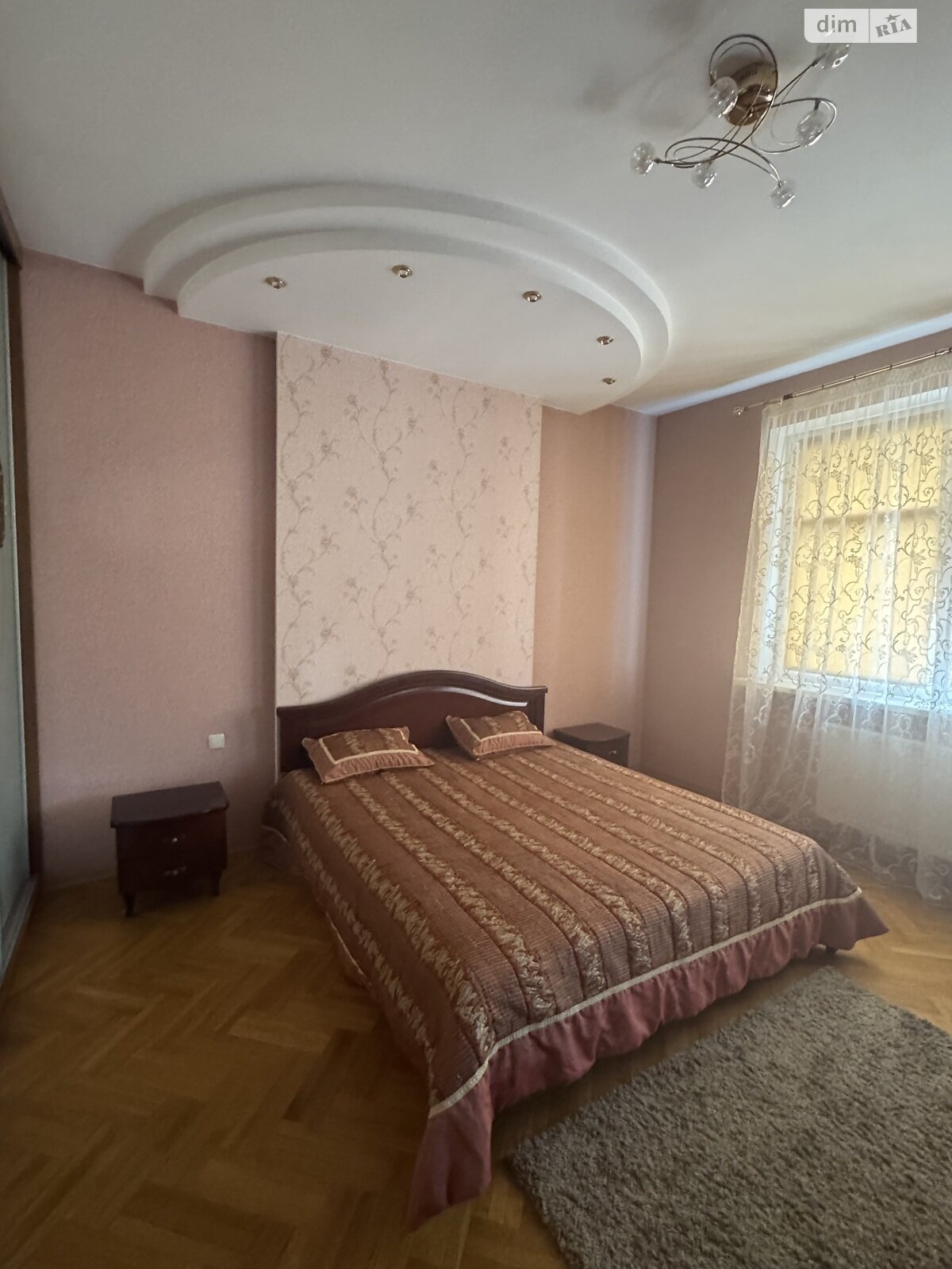 трехкомнатная квартира в Киеве, район Саперное Поле, на ул. Коновальца Евгения 32Б в аренду на долгий срок помесячно фото 1