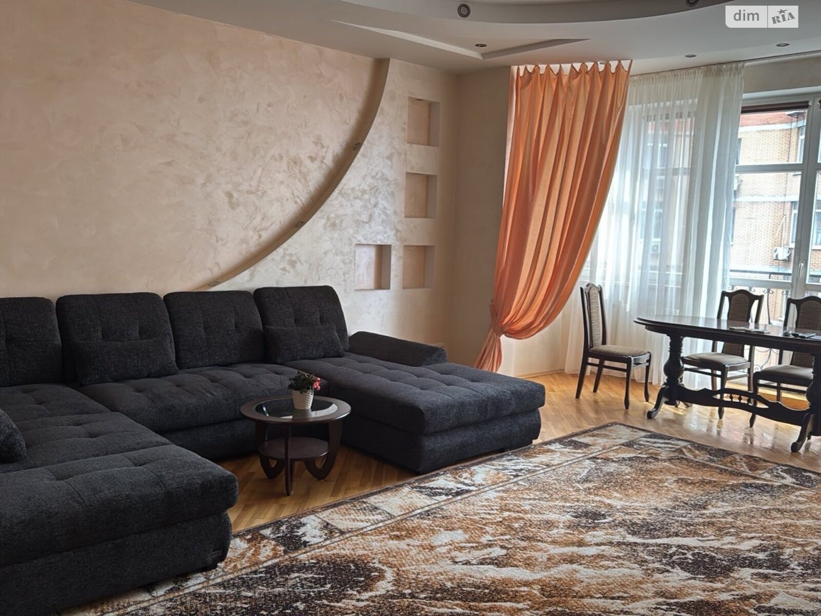 трехкомнатная квартира в Киеве, район Саперное Поле, на ул. Коновальца Евгения 32Б в аренду на долгий срок помесячно фото 1