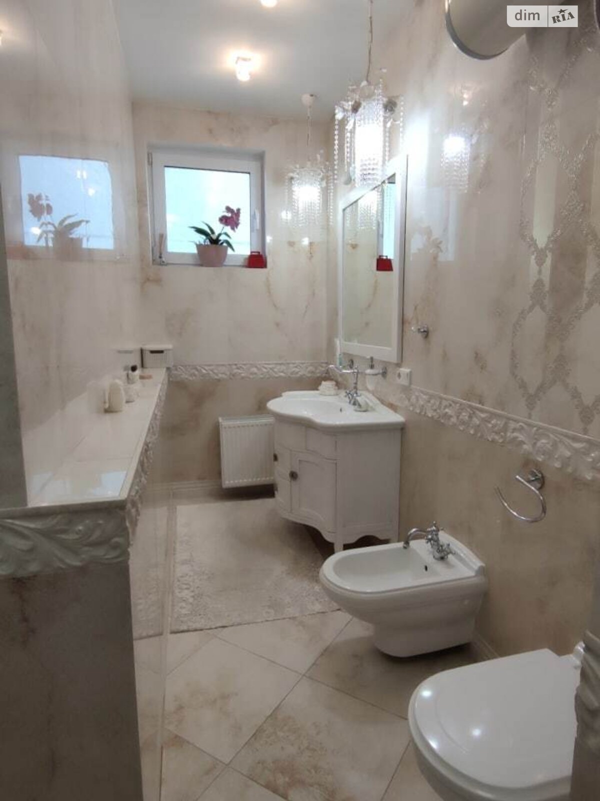 трехкомнатная квартира в Киеве, район Саперное Поле, на ул. Коновальца Евгения 44А в аренду на долгий срок помесячно фото 1