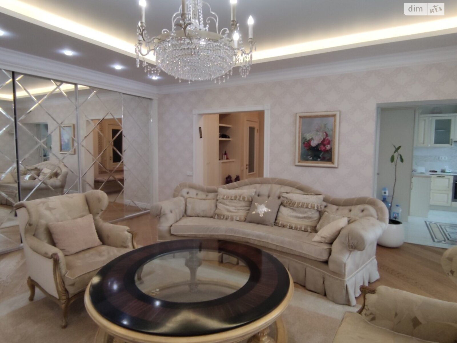 трехкомнатная квартира в Киеве, район Саперное Поле, на ул. Коновальца Евгения 44А в аренду на долгий срок помесячно фото 1