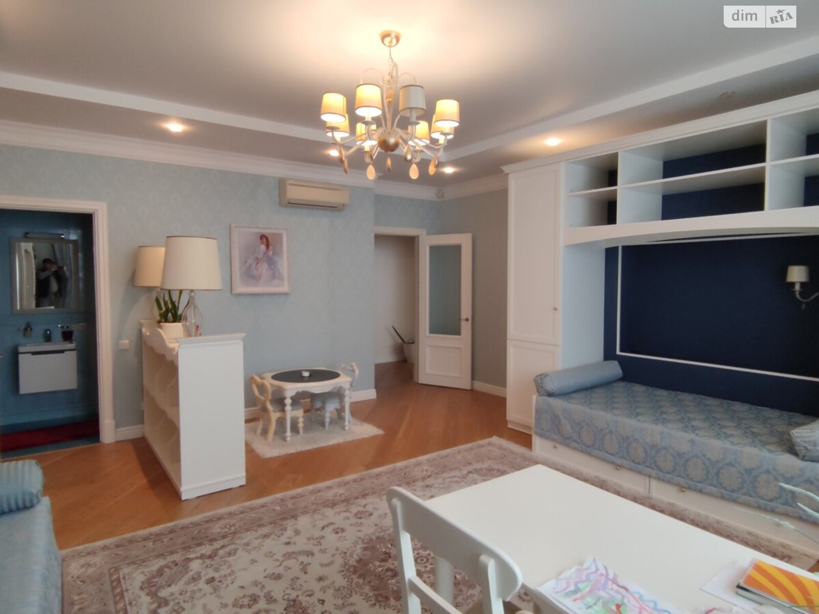 трехкомнатная квартира в Киеве, район Саперное Поле, на ул. Коновальца Евгения 44А в аренду на долгий срок помесячно фото 1