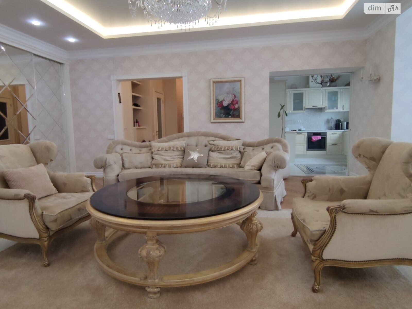 трехкомнатная квартира в Киеве, район Саперное Поле, на ул. Коновальца Евгения 44А в аренду на долгий срок помесячно фото 1