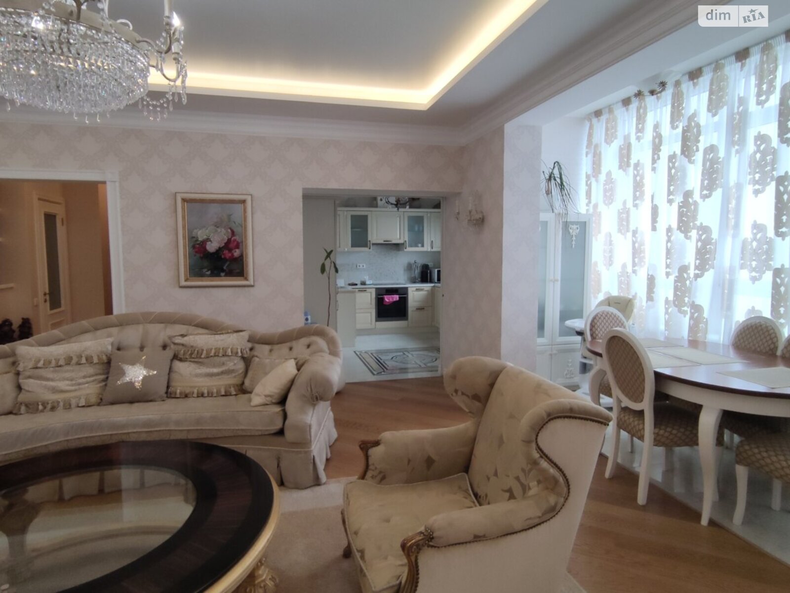 трехкомнатная квартира в Киеве, район Саперное Поле, на ул. Коновальца Евгения 44А в аренду на долгий срок помесячно фото 1