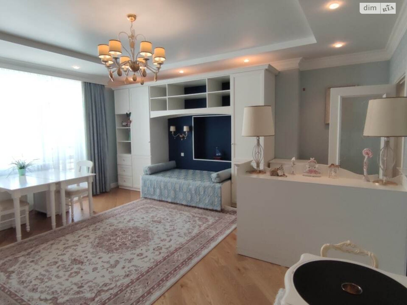 трехкомнатная квартира в Киеве, район Саперное Поле, на ул. Коновальца Евгения 44А в аренду на долгий срок помесячно фото 1