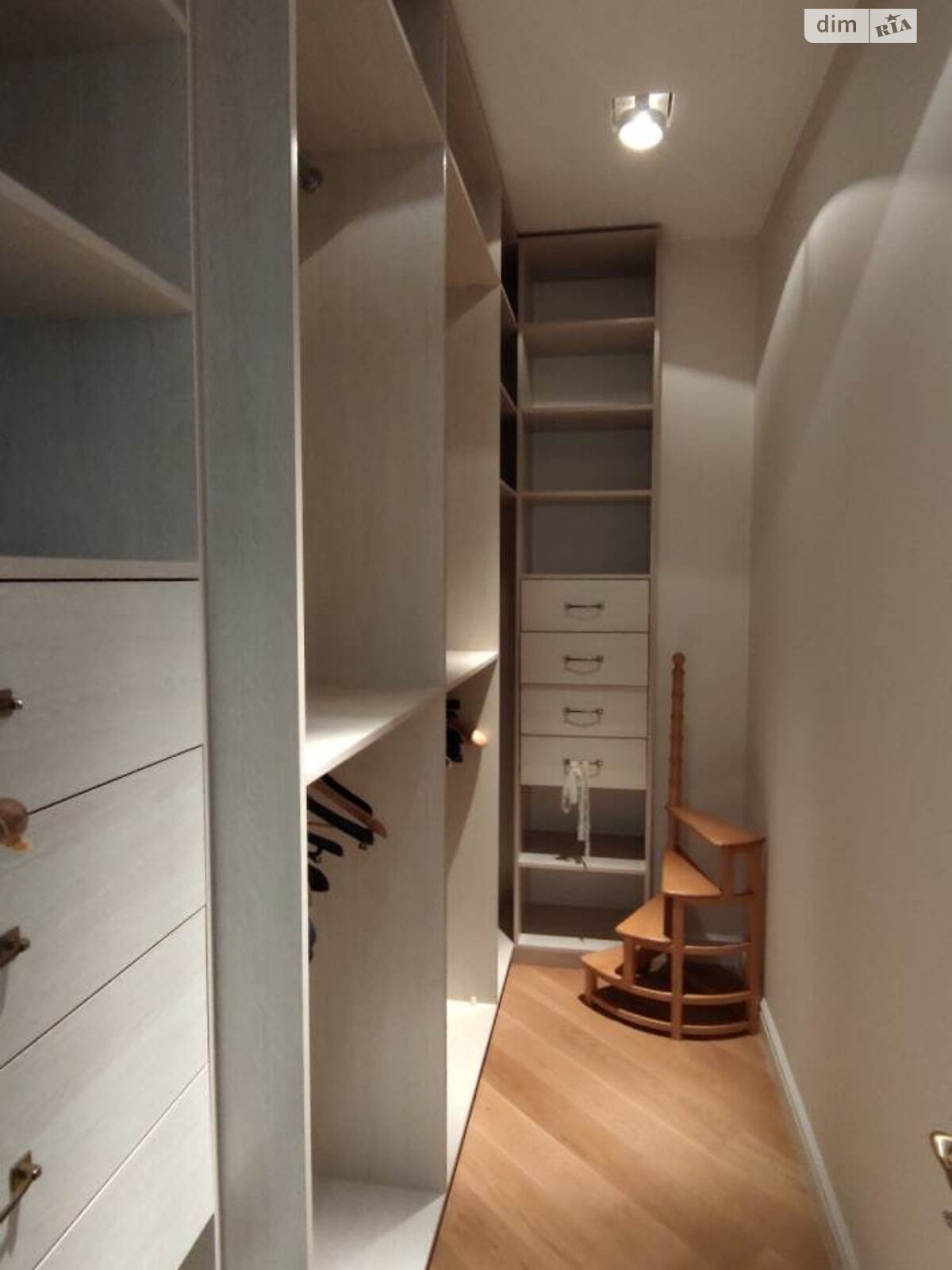 трехкомнатная квартира в Киеве, район Саперное Поле, на ул. Коновальца Евгения 44А в аренду на долгий срок помесячно фото 1