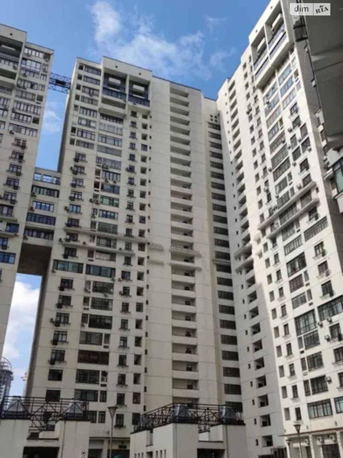 трехкомнатная квартира в Киеве, район Саперное Поле, на ул. Коновальца Евгения 44А в аренду на долгий срок помесячно фото 1