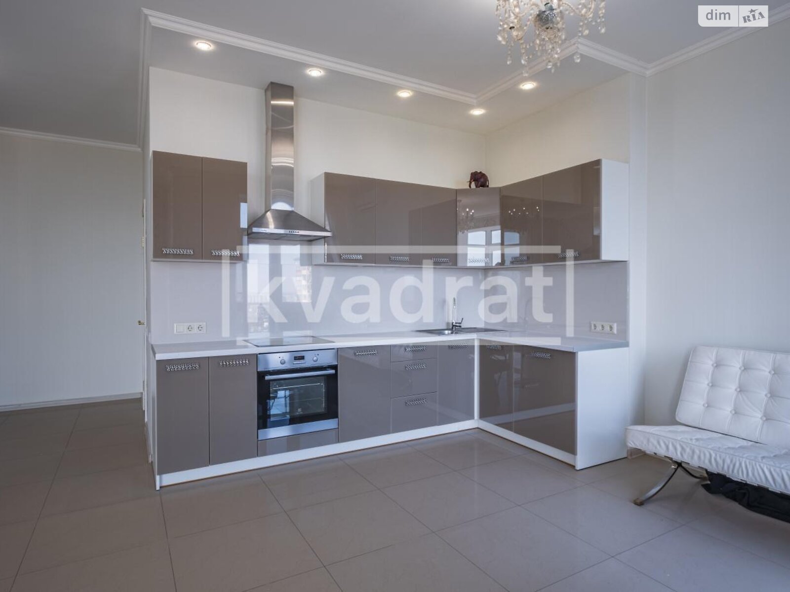 однокомнатная квартира в Киеве, район Саперное Поле, на ул. Коновальца Евгения 44А в аренду на долгий срок помесячно фото 1 однокомнатная квартира в Киеве, район Саперное Поле, на ул. Коновальца Евгения 44А в аренду на долгий срок помесячно фото 1