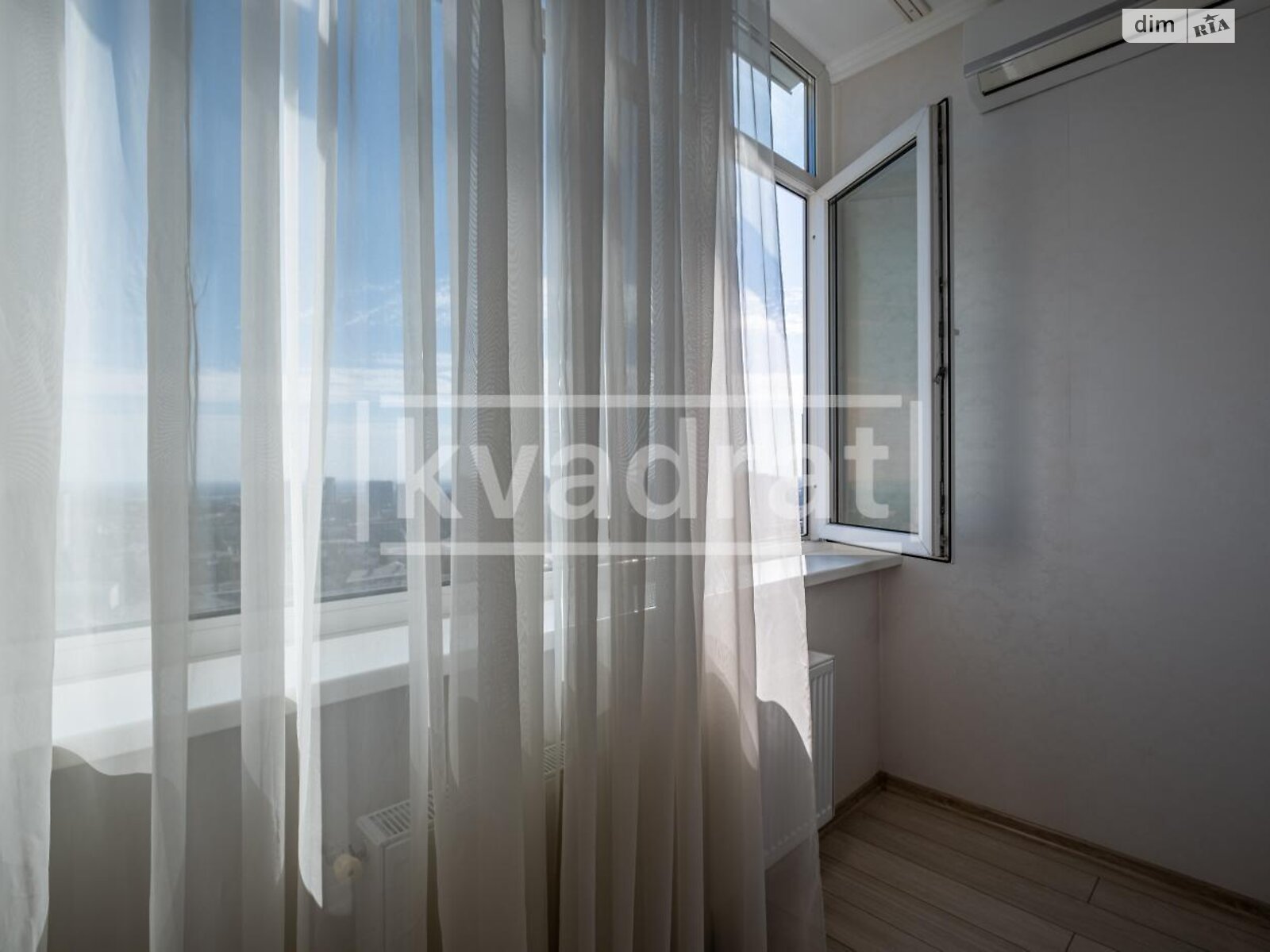 однокомнатная квартира в Киеве, район Саперное Поле, на ул. Коновальца Евгения 44А в аренду на долгий срок помесячно фото 1 однокомнатная квартира в Киеве, район Саперное Поле, на ул. Коновальца Евгения 44А в аренду на долгий срок помесячно фото 1