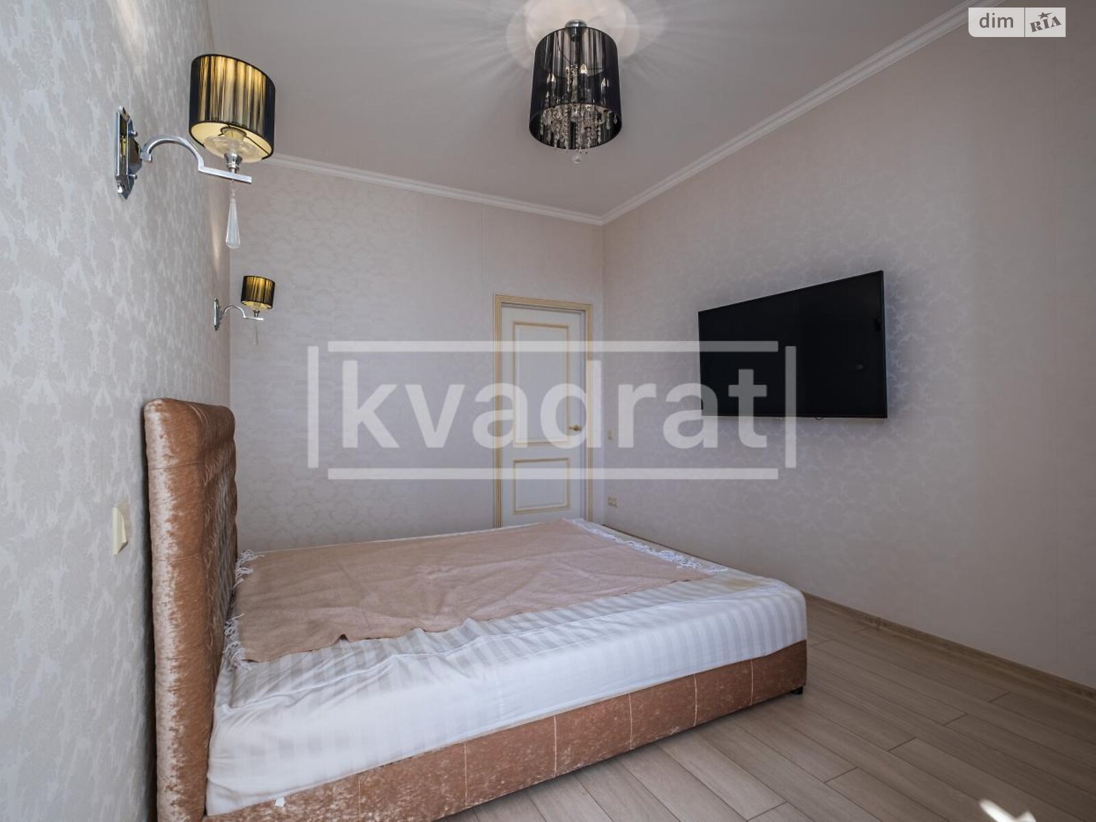 однокомнатная квартира в Киеве, район Саперное Поле, на ул. Коновальца Евгения 44А в аренду на долгий срок помесячно фото 1 однокомнатная квартира в Киеве, район Саперное Поле, на ул. Коновальца Евгения 44А в аренду на долгий срок помесячно фото 1