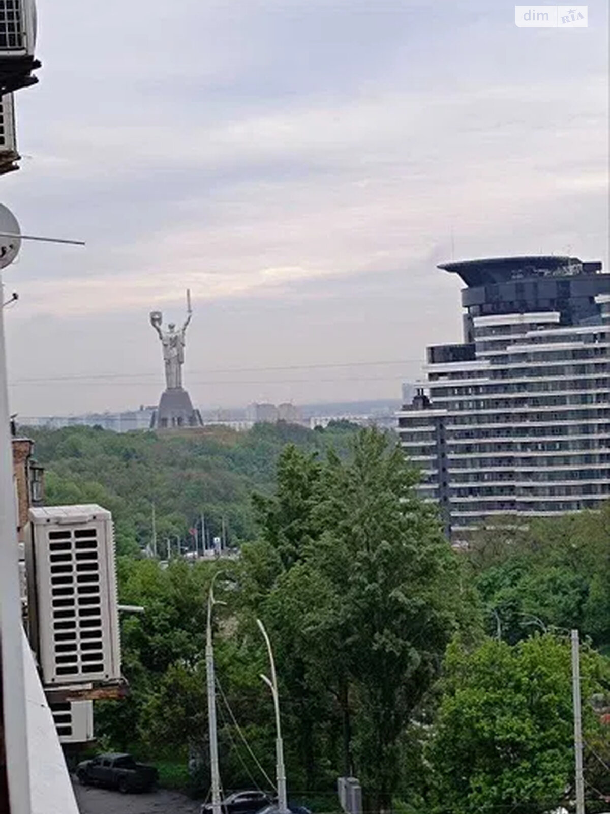 трехкомнатная квартира в Киеве, район Саперное Поле, на бул. Леси Украинки 36Б в аренду на долгий срок помесячно фото 1 трехкомнатная квартира в Киеве, район Саперное Поле, на бул. Леси Украинки 36Б в аренду на долгий срок помесячно фото 1