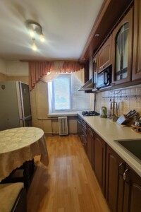 однокімнатна квартира в Києві, район Саперне Поле, на бул. Лесі Українки 28А в довготривалу оренду помісячно фото 2