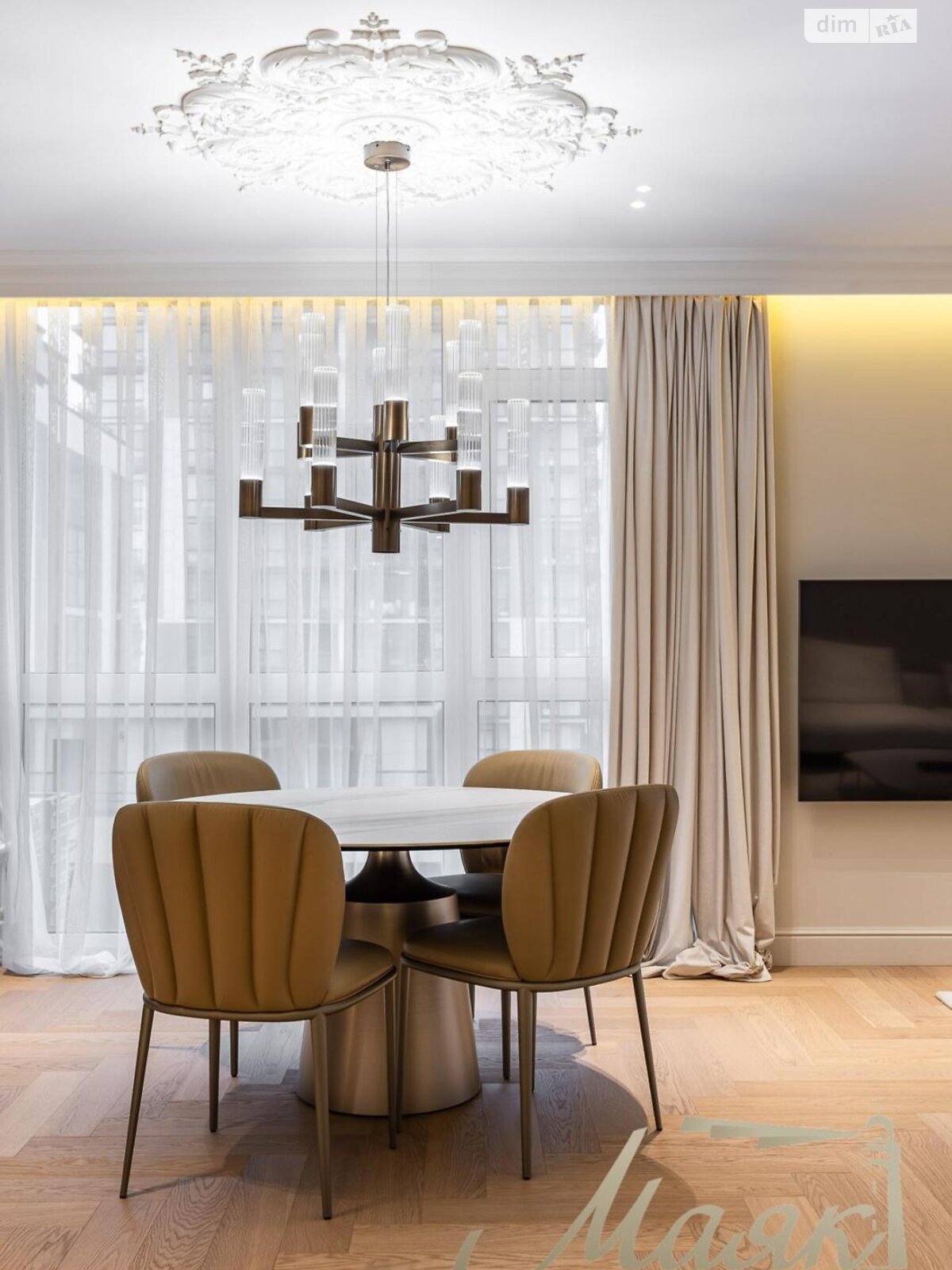 трехкомнатная квартира в Киеве, район Печерск, на ул. Маккейна Джона 3А в аренду на долгий срок помесячно фото 1