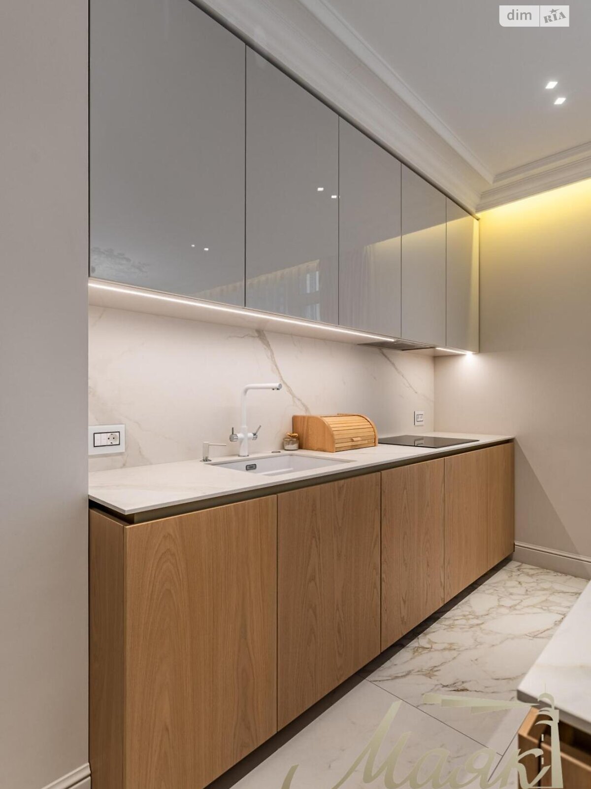 трехкомнатная квартира в Киеве, район Печерск, на ул. Маккейна Джона 3А в аренду на долгий срок помесячно фото 1