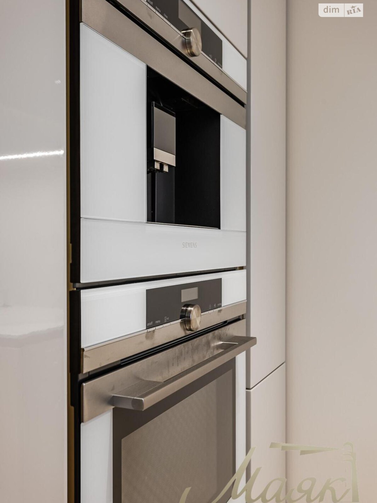 трехкомнатная квартира в Киеве, район Печерск, на ул. Маккейна Джона 3А в аренду на долгий срок помесячно фото 1