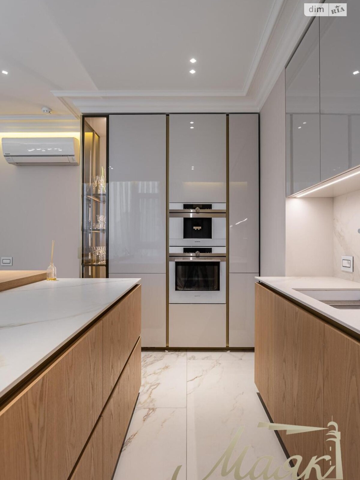 трехкомнатная квартира в Киеве, район Печерск, на ул. Маккейна Джона 3А в аренду на долгий срок помесячно фото 1