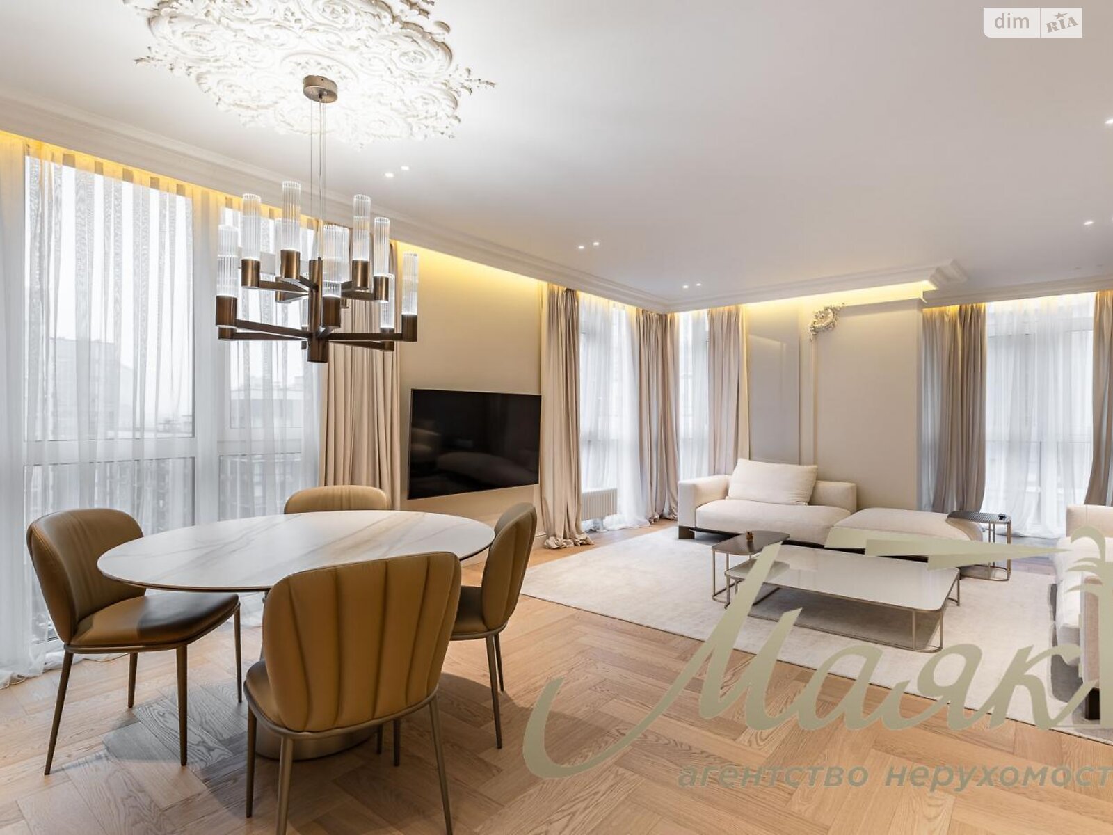 трехкомнатная квартира в Киеве, район Печерск, на ул. Маккейна Джона 3А в аренду на долгий срок помесячно фото 1