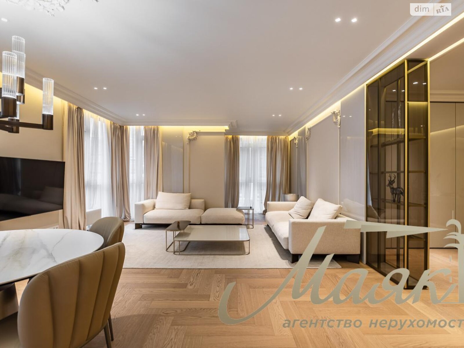 трехкомнатная квартира в Киеве, район Печерск, на ул. Маккейна Джона 3А в аренду на долгий срок помесячно фото 1