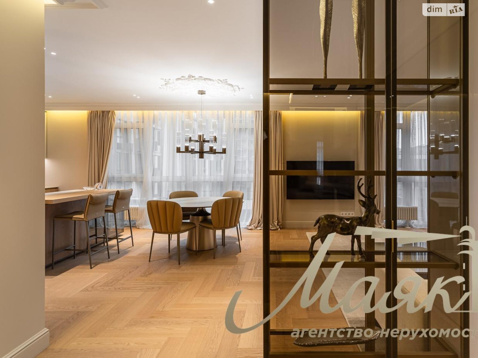 трехкомнатная квартира в Киеве, район Печерск, на ул. Маккейна Джона 3А в аренду на долгий срок помесячно фото 1