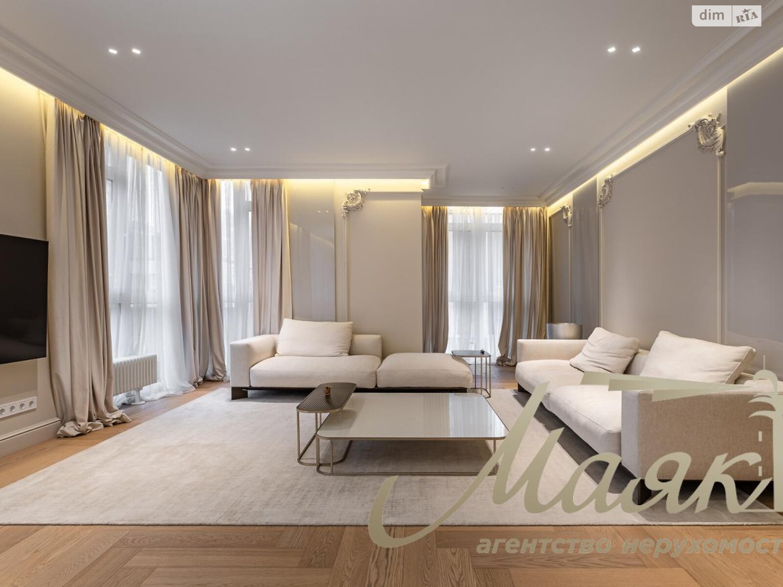 трехкомнатная квартира в Киеве, район Печерск, на ул. Маккейна Джона 3А в аренду на долгий срок помесячно фото 1