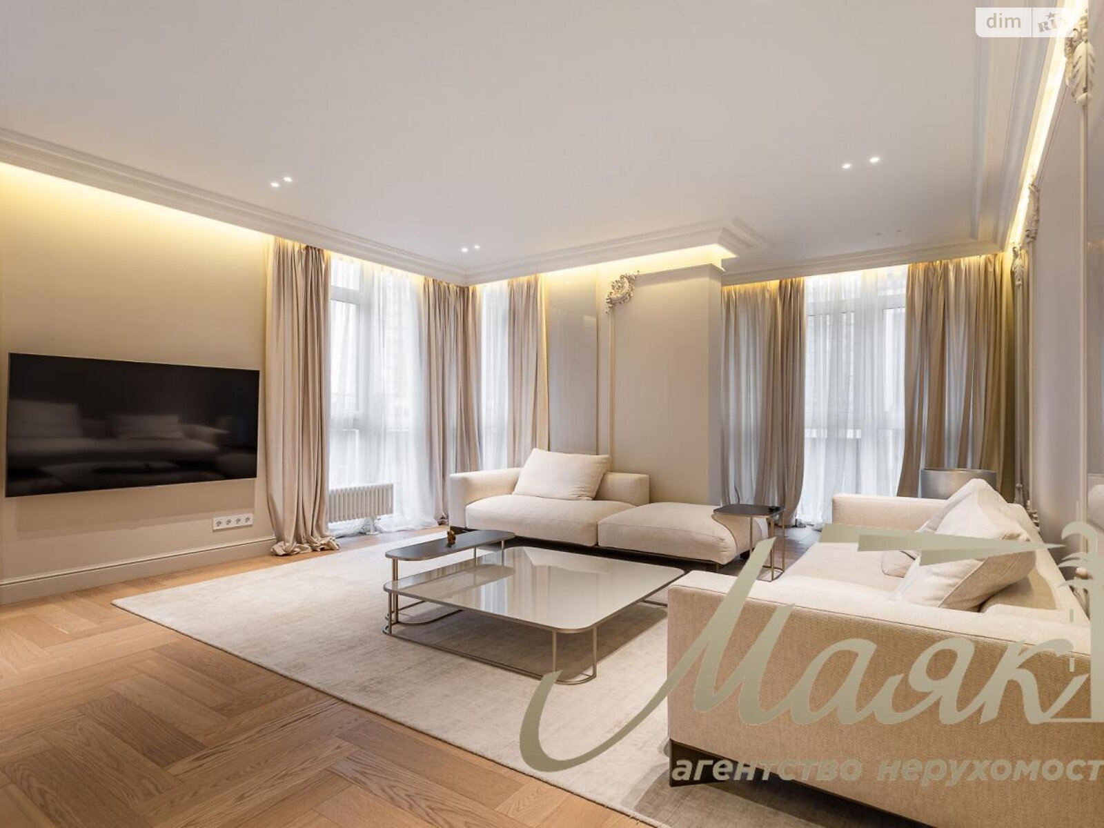 трехкомнатная квартира в Киеве, район Печерск, на ул. Маккейна Джона 3А в аренду на долгий срок помесячно фото 1