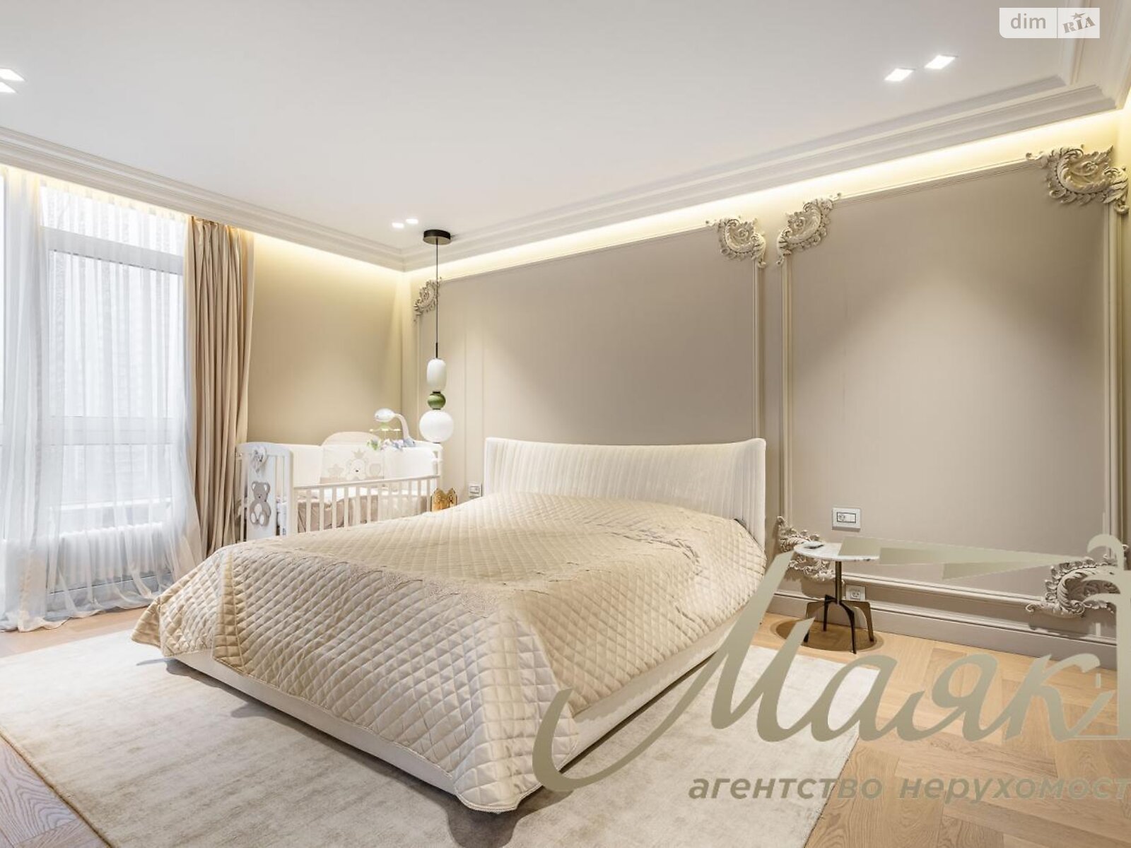 трехкомнатная квартира в Киеве, район Печерск, на ул. Маккейна Джона 3А в аренду на долгий срок помесячно фото 1