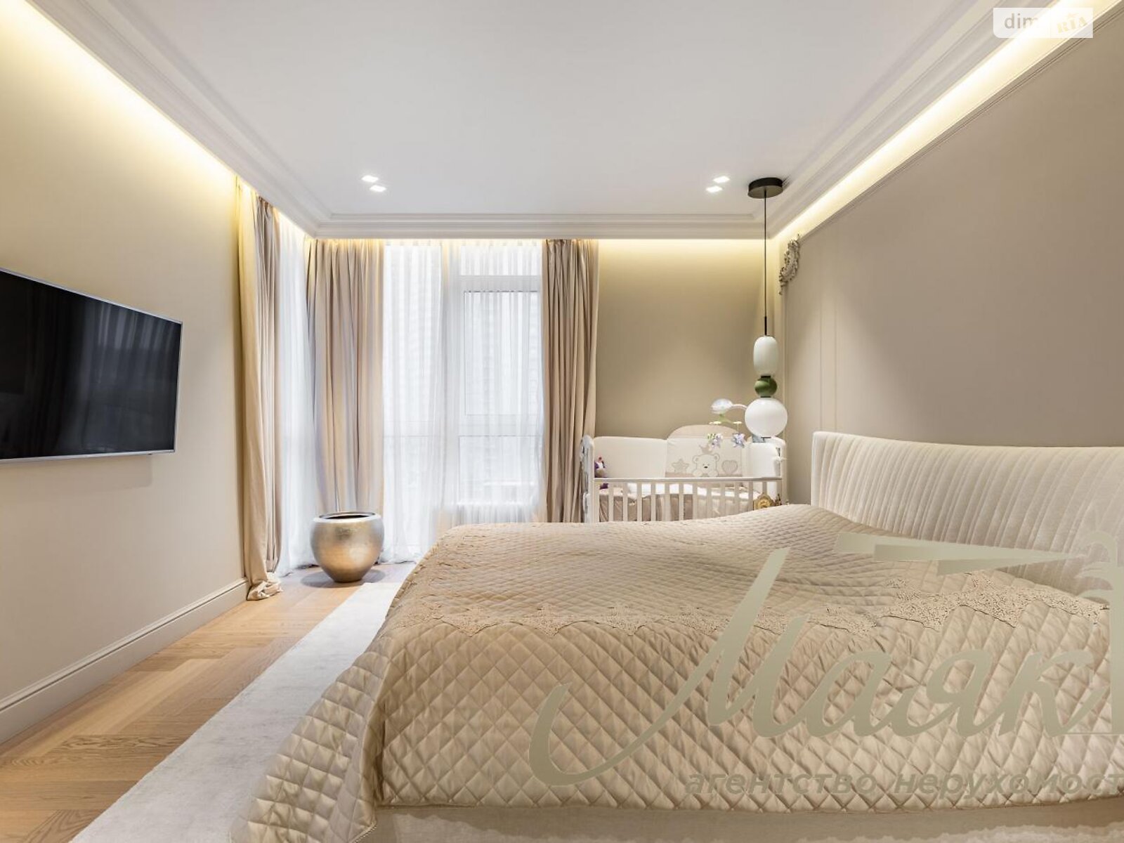 трехкомнатная квартира в Киеве, район Печерск, на ул. Маккейна Джона 3А в аренду на долгий срок помесячно фото 1