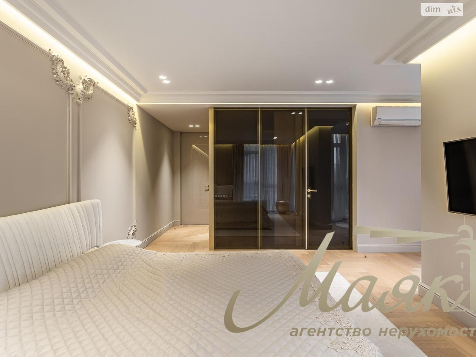 трехкомнатная квартира в Киеве, район Печерск, на ул. Маккейна Джона 3А в аренду на долгий срок помесячно фото 1