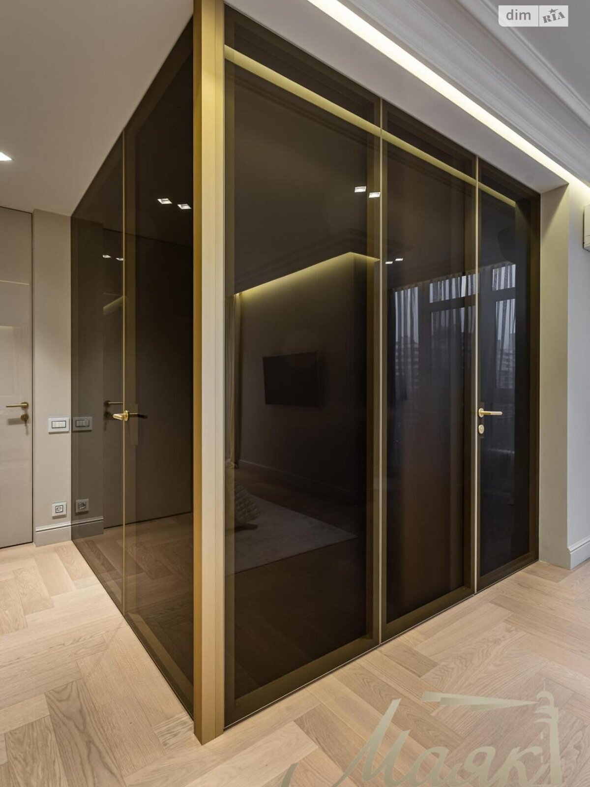 трехкомнатная квартира в Киеве, район Печерск, на ул. Маккейна Джона 3А в аренду на долгий срок помесячно фото 1