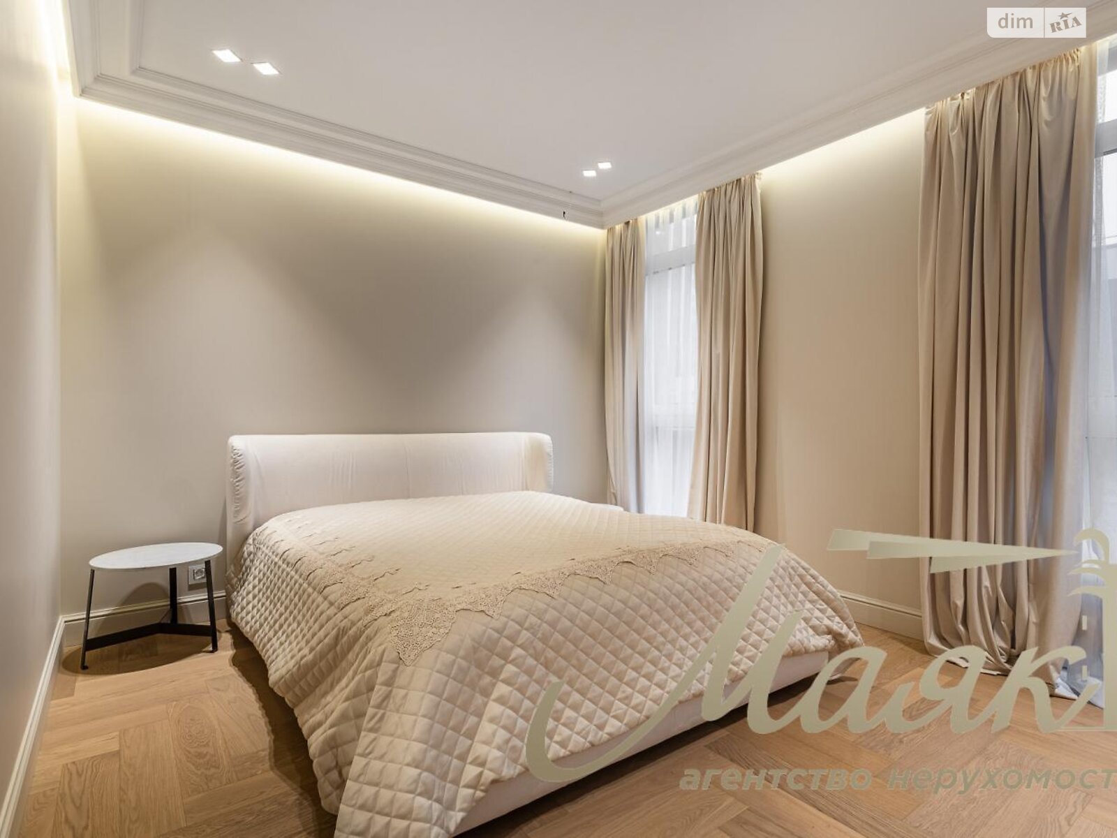 трехкомнатная квартира в Киеве, район Печерск, на ул. Маккейна Джона 3А в аренду на долгий срок помесячно фото 1