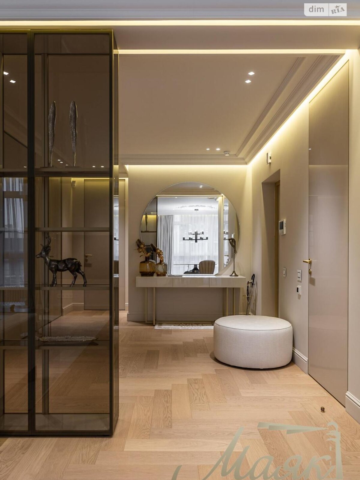 трехкомнатная квартира в Киеве, район Печерск, на ул. Маккейна Джона 3А в аренду на долгий срок помесячно фото 1