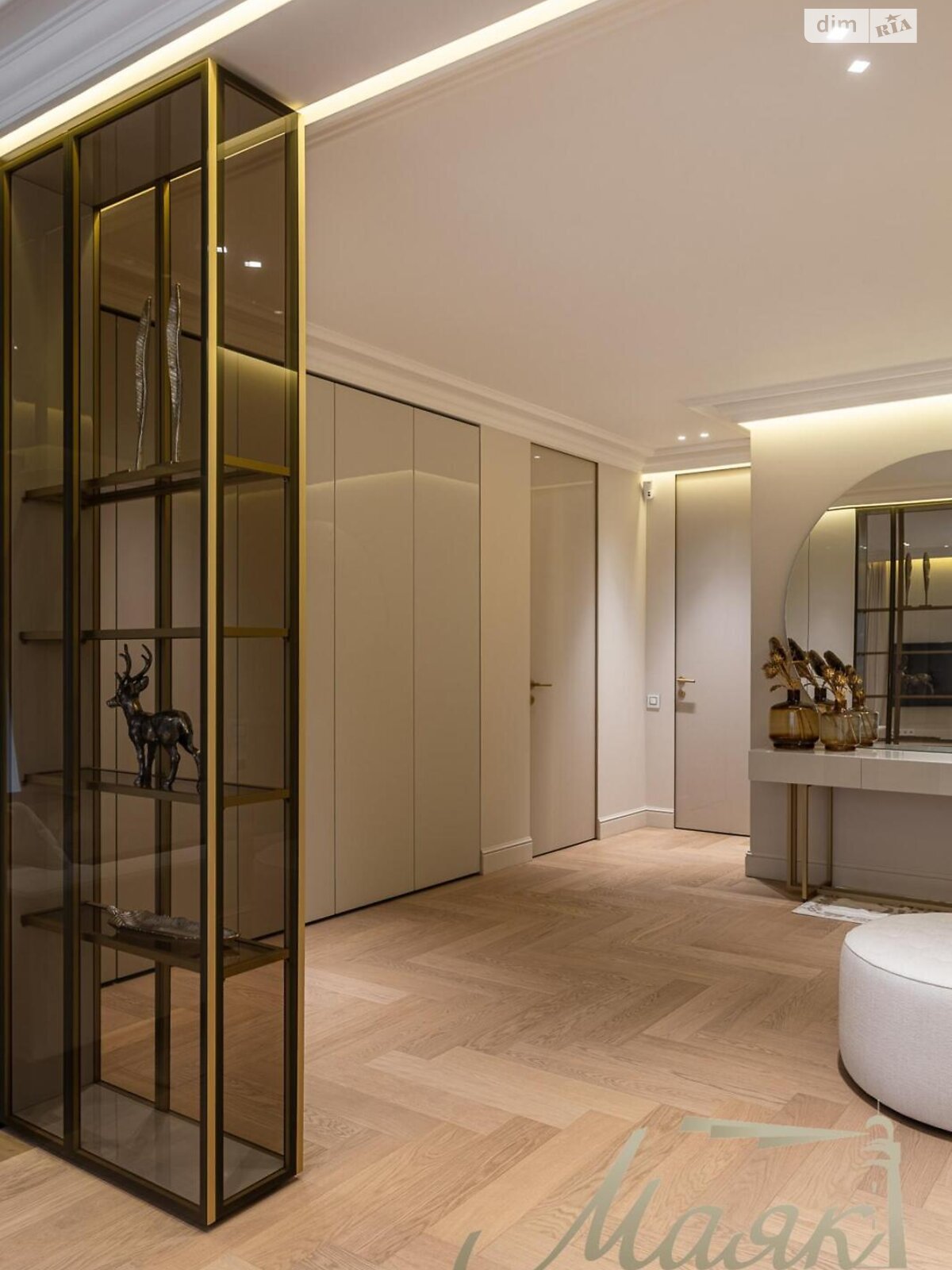 трехкомнатная квартира в Киеве, район Печерск, на ул. Маккейна Джона 3А в аренду на долгий срок помесячно фото 1