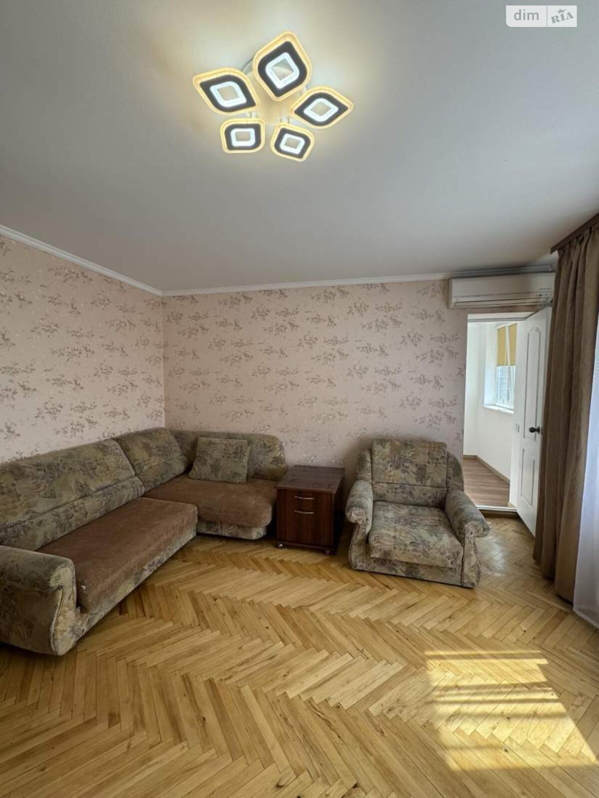 двокімнатна квартира в Києві, район Саперне Поле, на вул. Предславинська 51 в довготривалу оренду помісячно фото 1 двокімнатна квартира в Києві, район Саперне Поле, на вул. Предславинська 51 в довготривалу оренду помісячно фото 1