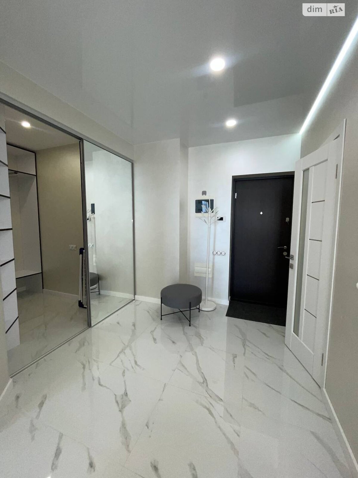 двухкомнатная квартира в Киеве, район Саперное Поле, на ул. Предславинская 55А в аренду на долгий срок помесячно фото 1 двухкомнатная квартира в Киеве, район Саперное Поле, на ул. Предславинская 55А в аренду на долгий срок помесячно фото 1