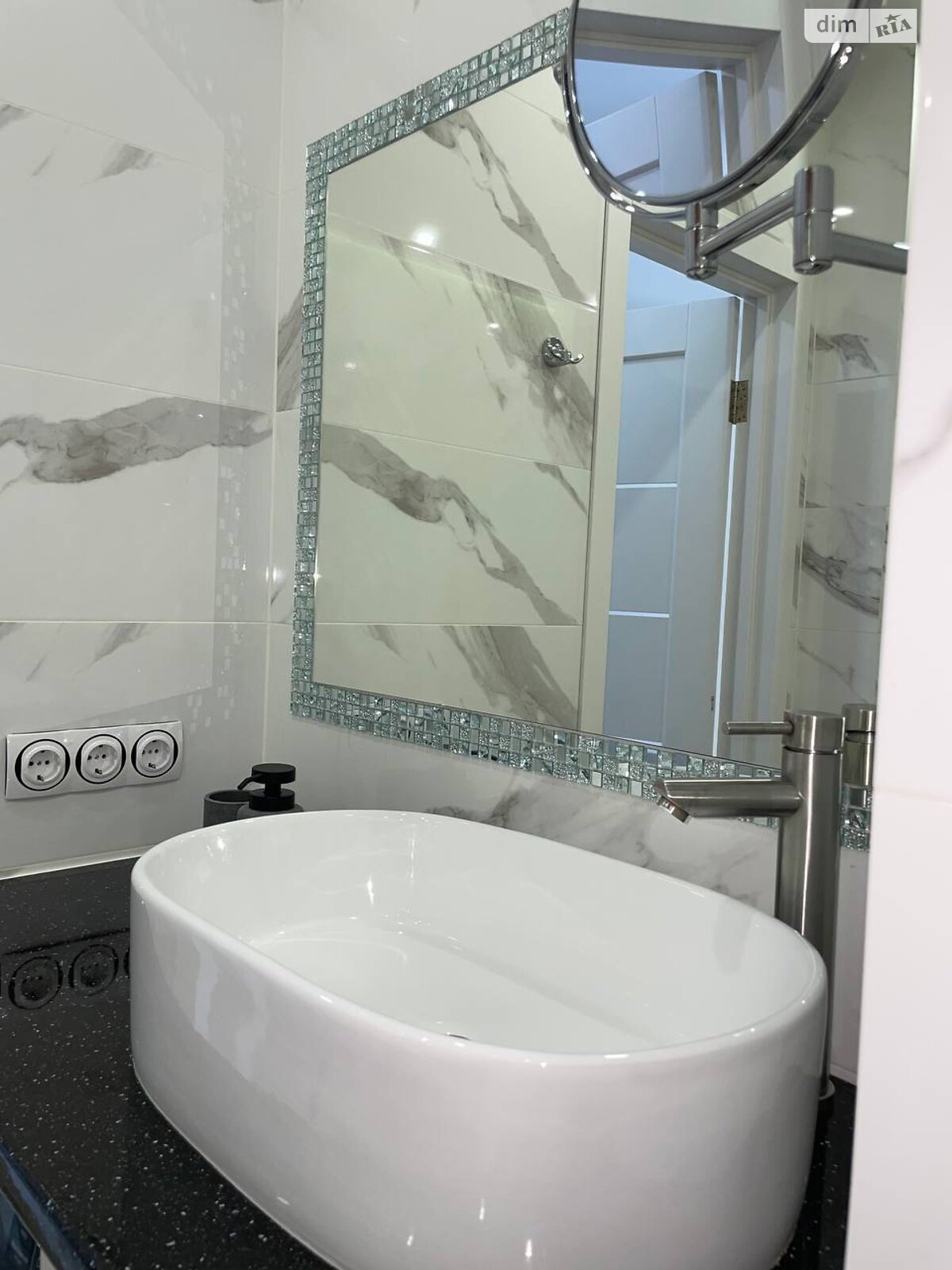 двухкомнатная квартира в Киеве, район Саперное Поле, на ул. Предславинская 55А в аренду на долгий срок помесячно фото 1 двухкомнатная квартира в Киеве, район Саперное Поле, на ул. Предславинская 55А в аренду на долгий срок помесячно фото 1