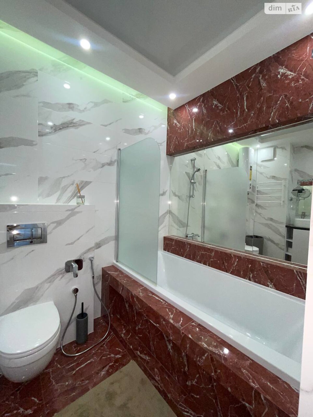 двухкомнатная квартира в Киеве, район Саперное Поле, на ул. Предславинская 55А в аренду на долгий срок помесячно фото 1 двухкомнатная квартира в Киеве, район Саперное Поле, на ул. Предславинская 55А в аренду на долгий срок помесячно фото 1