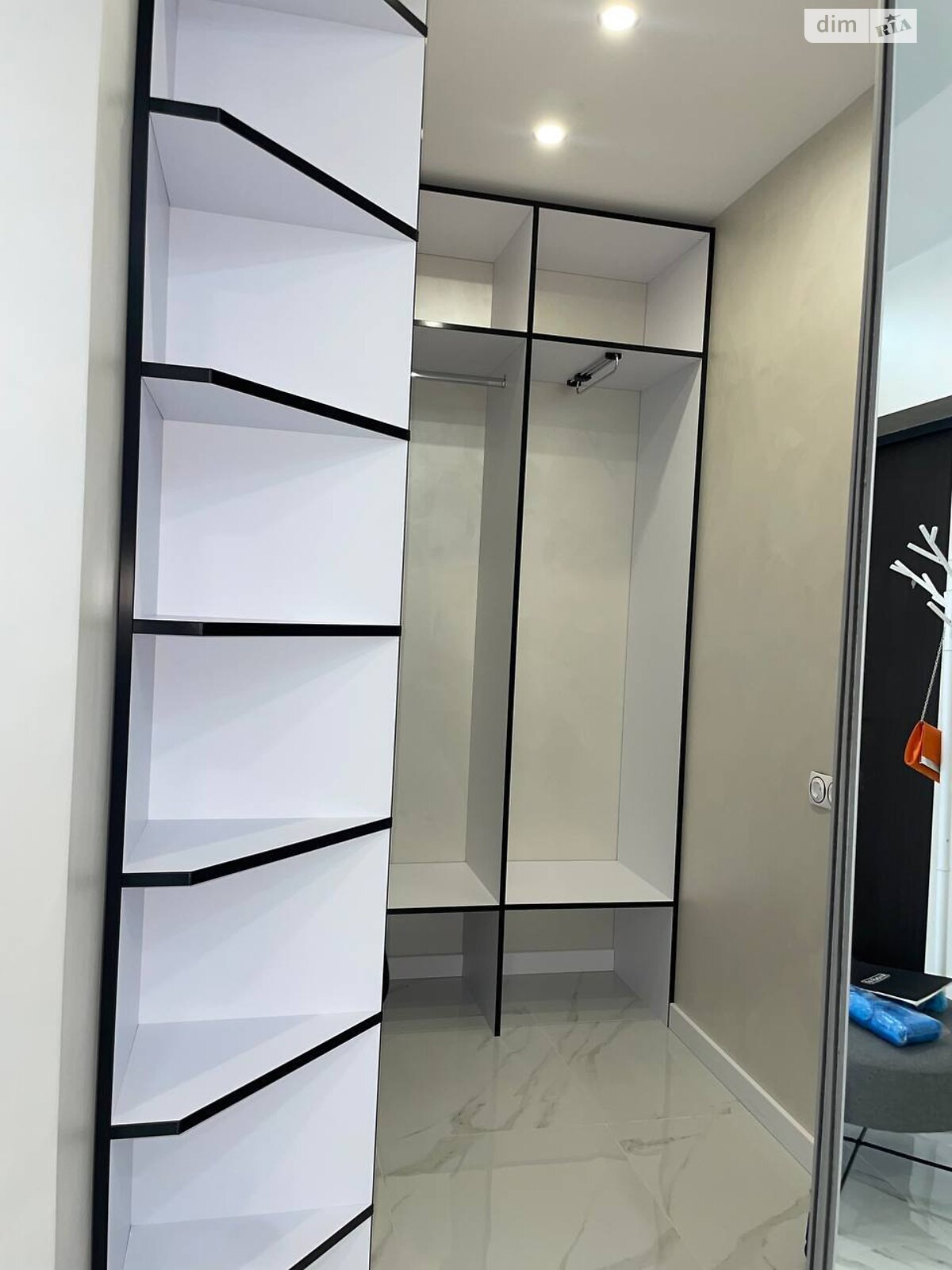 двухкомнатная квартира в Киеве, район Саперное Поле, на ул. Предславинская 55А в аренду на долгий срок помесячно фото 1 двухкомнатная квартира в Киеве, район Саперное Поле, на ул. Предславинская 55А в аренду на долгий срок помесячно фото 1