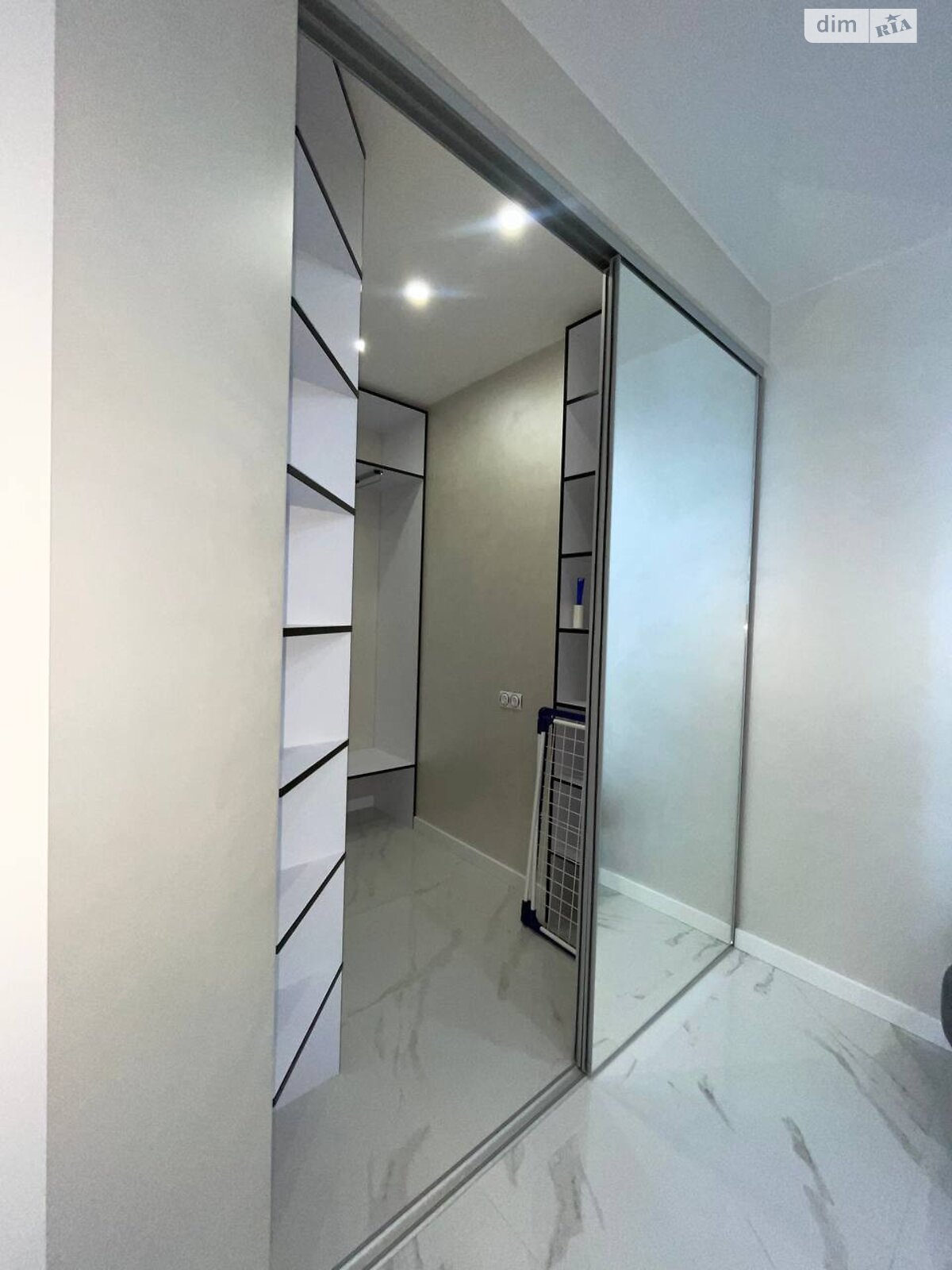 двухкомнатная квартира в Киеве, район Саперное Поле, на ул. Предславинская 55А в аренду на долгий срок помесячно фото 1 двухкомнатная квартира в Киеве, район Саперное Поле, на ул. Предславинская 55А в аренду на долгий срок помесячно фото 1