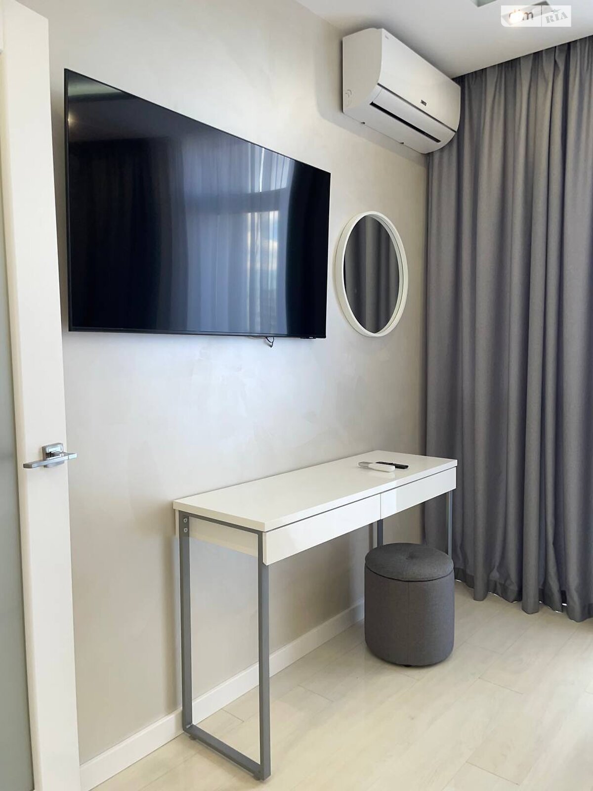 двухкомнатная квартира в Киеве, район Саперное Поле, на ул. Предславинская 55А в аренду на долгий срок помесячно фото 1 двухкомнатная квартира в Киеве, район Саперное Поле, на ул. Предславинская 55А в аренду на долгий срок помесячно фото 1