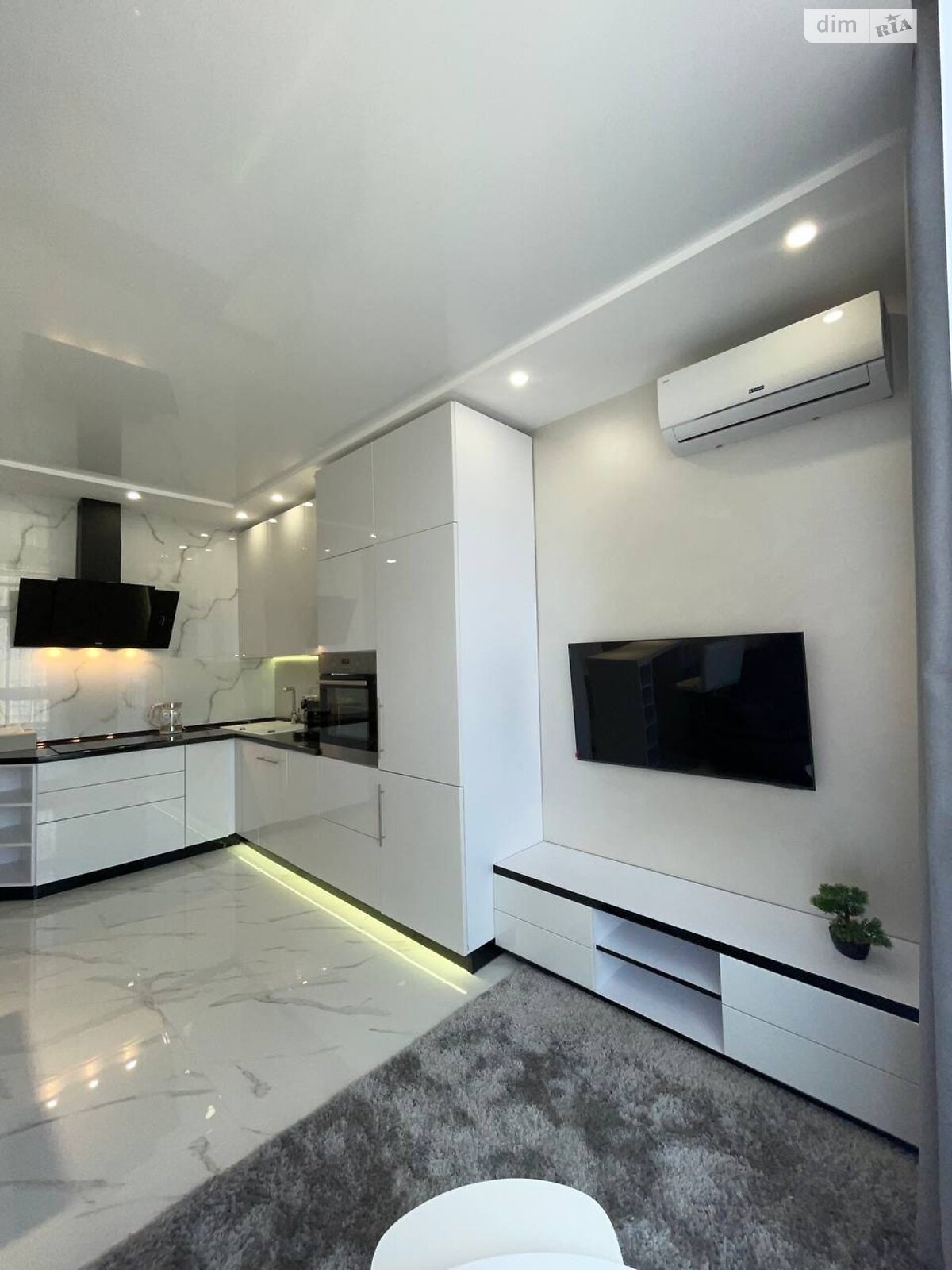 двухкомнатная квартира в Киеве, район Саперное Поле, на ул. Предславинская 55А в аренду на долгий срок помесячно фото 1 двухкомнатная квартира в Киеве, район Саперное Поле, на ул. Предславинская 55А в аренду на долгий срок помесячно фото 1