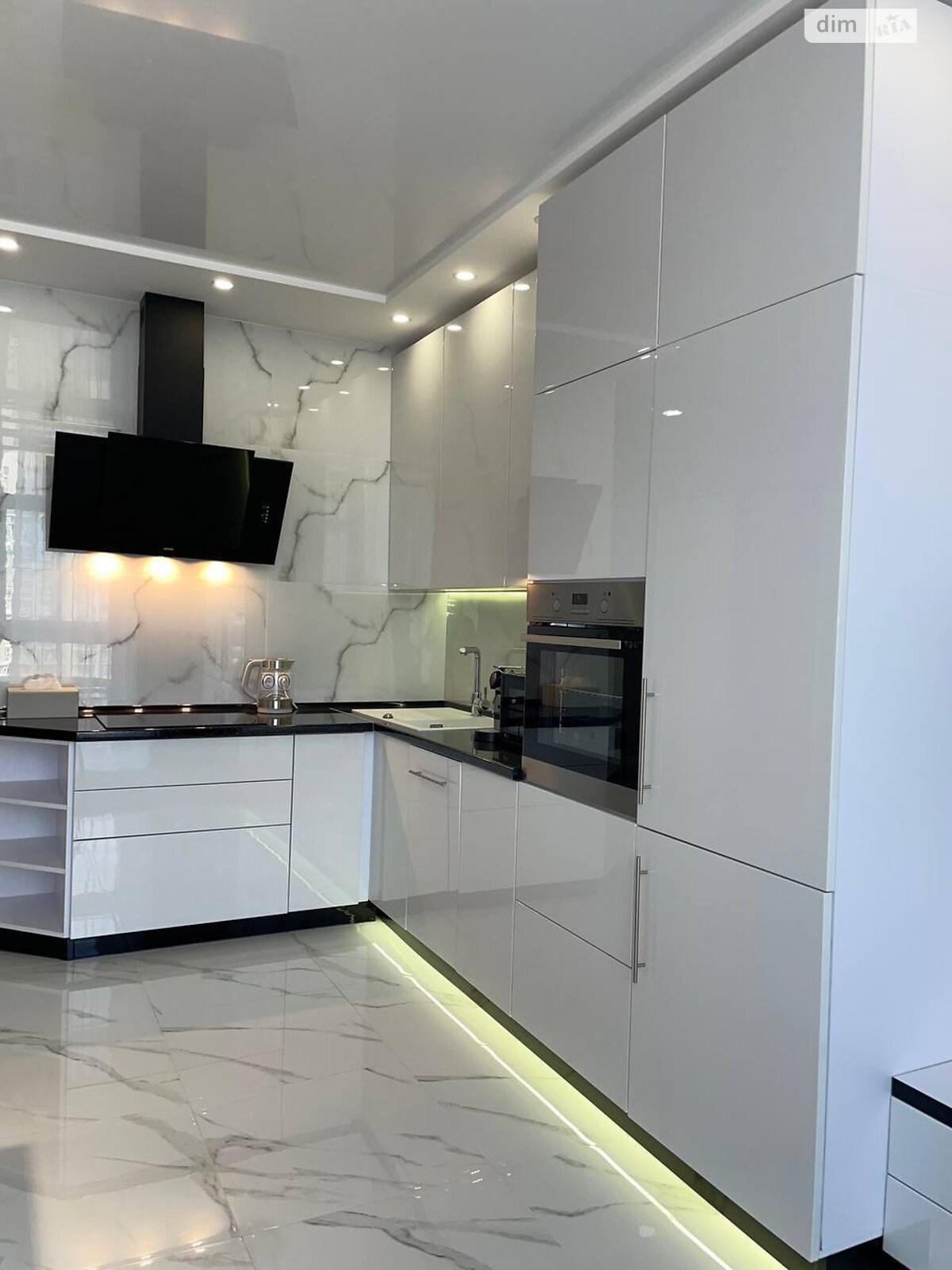 двухкомнатная квартира в Киеве, район Саперное Поле, на ул. Предславинская 55А в аренду на долгий срок помесячно фото 1 двухкомнатная квартира в Киеве, район Саперное Поле, на ул. Предславинская 55А в аренду на долгий срок помесячно фото 1