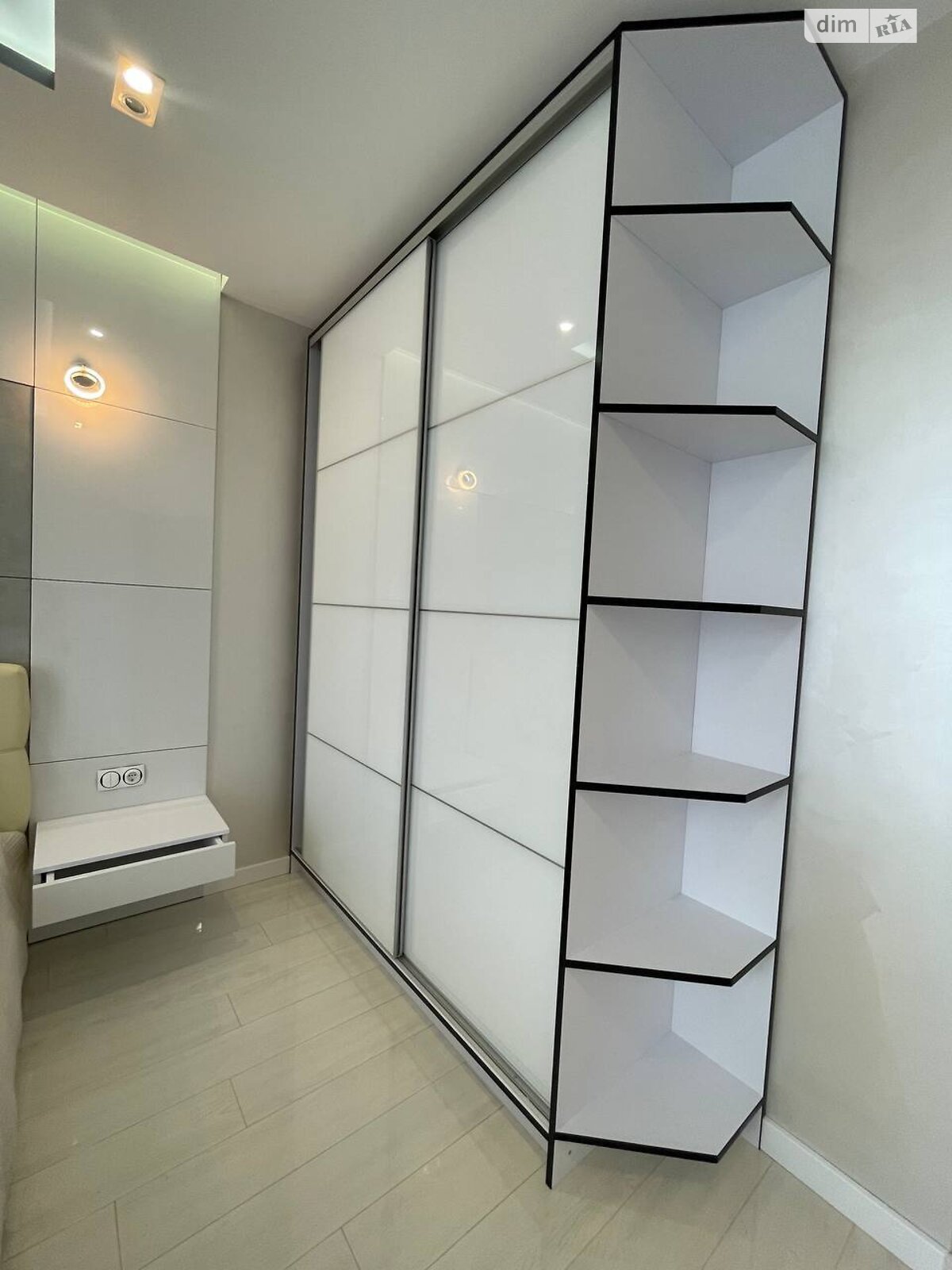 двухкомнатная квартира в Киеве, район Саперное Поле, на ул. Предславинская 55А в аренду на долгий срок помесячно фото 1 двухкомнатная квартира в Киеве, район Саперное Поле, на ул. Предславинская 55А в аренду на долгий срок помесячно фото 1