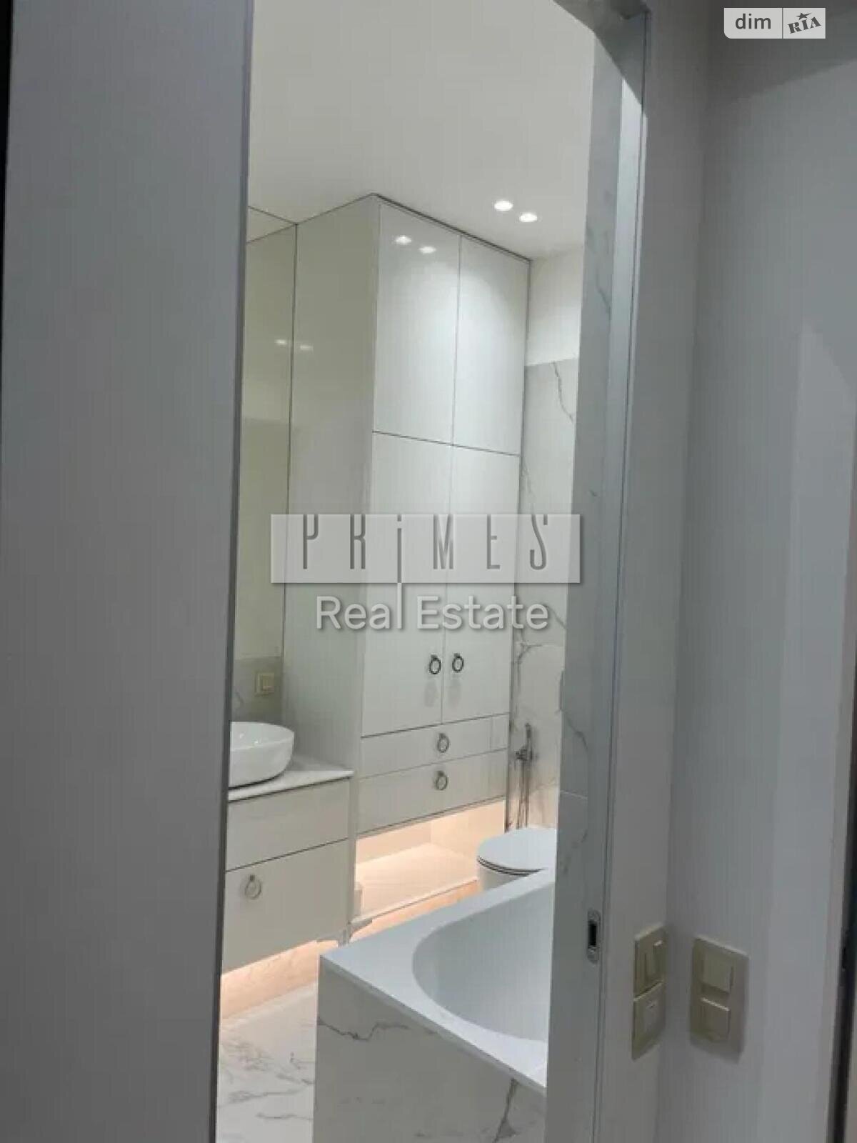 трехкомнатная квартира в Киеве, район Саперное Поле, на ул. Саперное Поле 5 в аренду на долгий срок помесячно фото 1 трехкомнатная квартира в Киеве, район Саперное Поле, на ул. Саперное Поле 5 в аренду на долгий срок помесячно фото 1