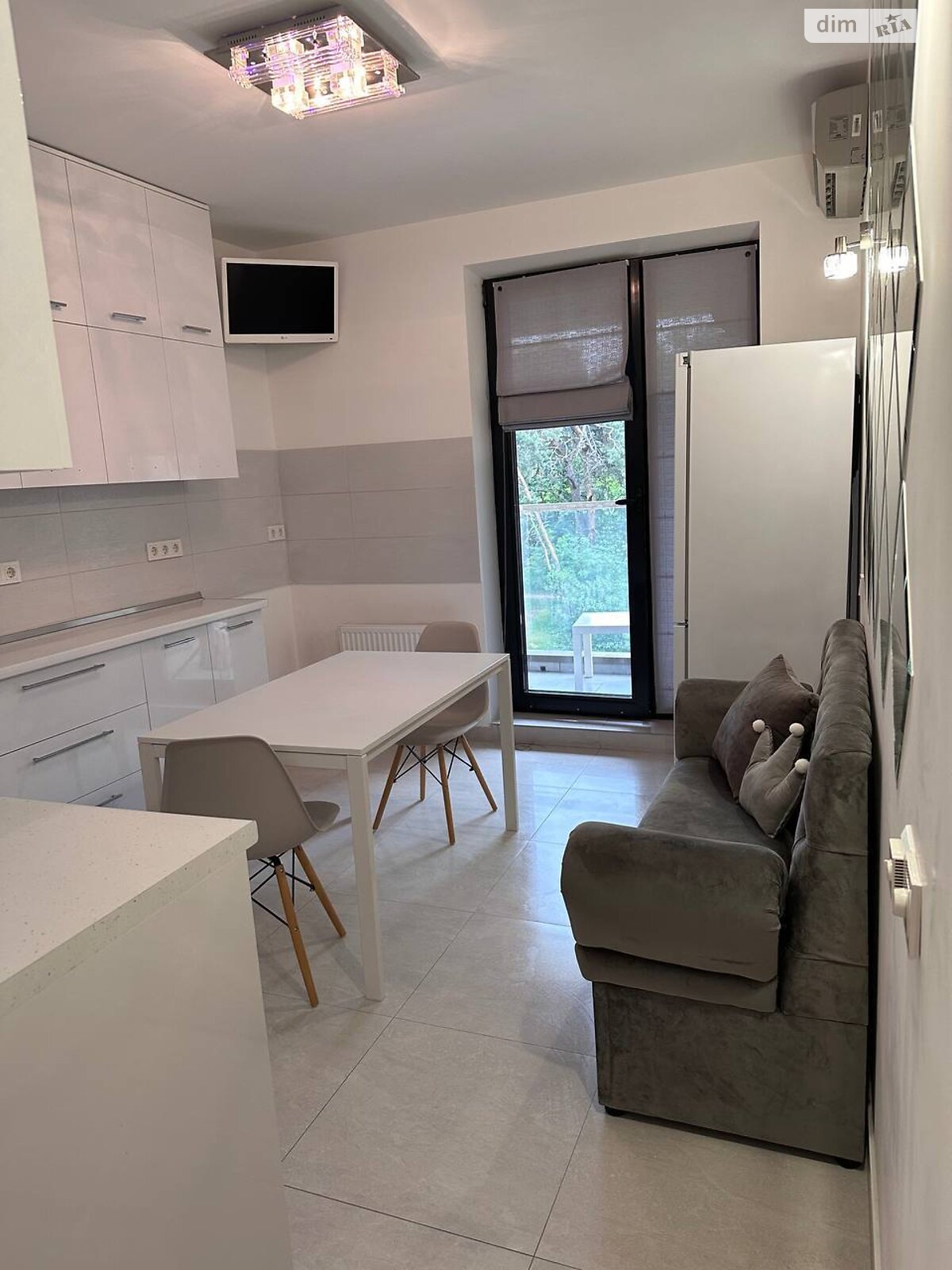 однокімнатна квартира в Києві, район Північно-Броварський Масив, на вул. Князя Романа Мстиславича 28Б в довготривалу оренду помісячно фото 1 однокімнатна квартира в Києві, район Північно-Броварський Масив, на вул. Князя Романа Мстиславича 28Б в довготривалу оренду помісячно фото 1