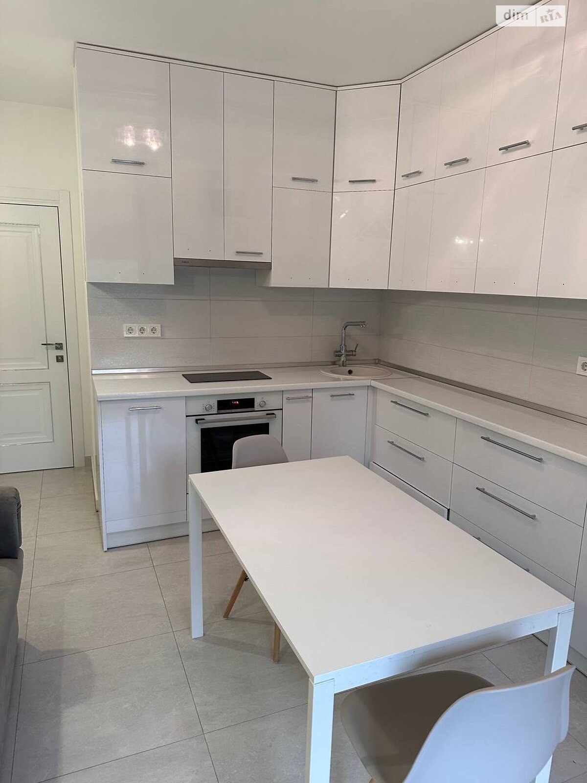 однокімнатна квартира в Києві, район Північно-Броварський Масив, на вул. Князя Романа Мстиславича 28Б в довготривалу оренду помісячно фото 1 однокімнатна квартира в Києві, район Північно-Броварський Масив, на вул. Князя Романа Мстиславича 28Б в довготривалу оренду помісячно фото 1