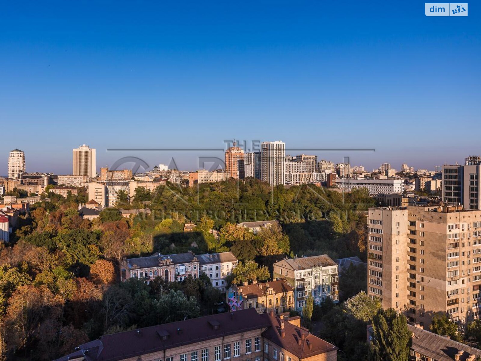 трехкомнатная квартира в Киеве, район Шевченковский, на ул. Александра Конисского 41 в аренду на долгий срок помесячно фото 1