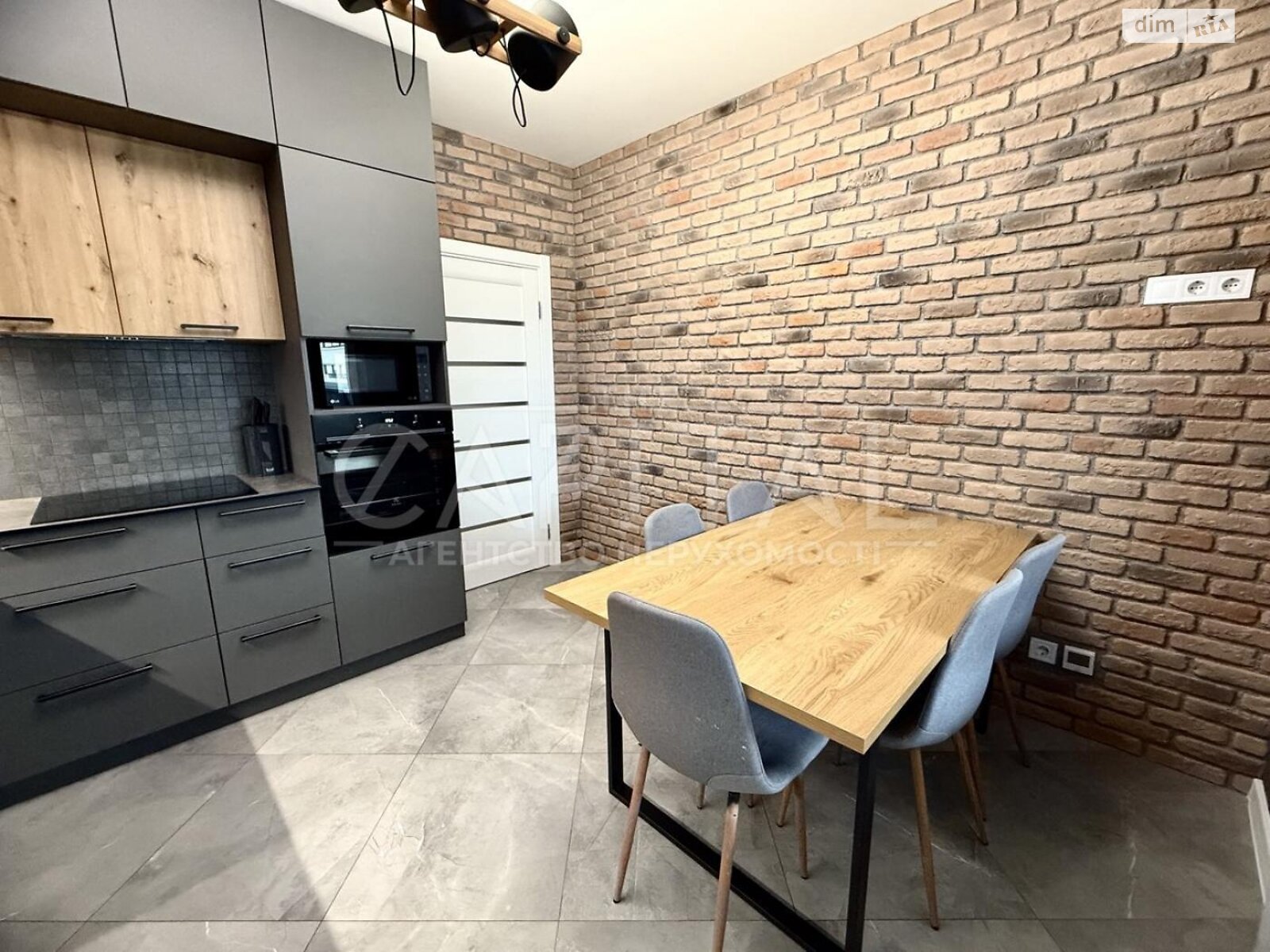 трехкомнатная квартира в Киеве, район Шевченковский, на ул. Авиаконструктора Игоря Сикорского 4В в аренду на долгий срок помесячно фото 1